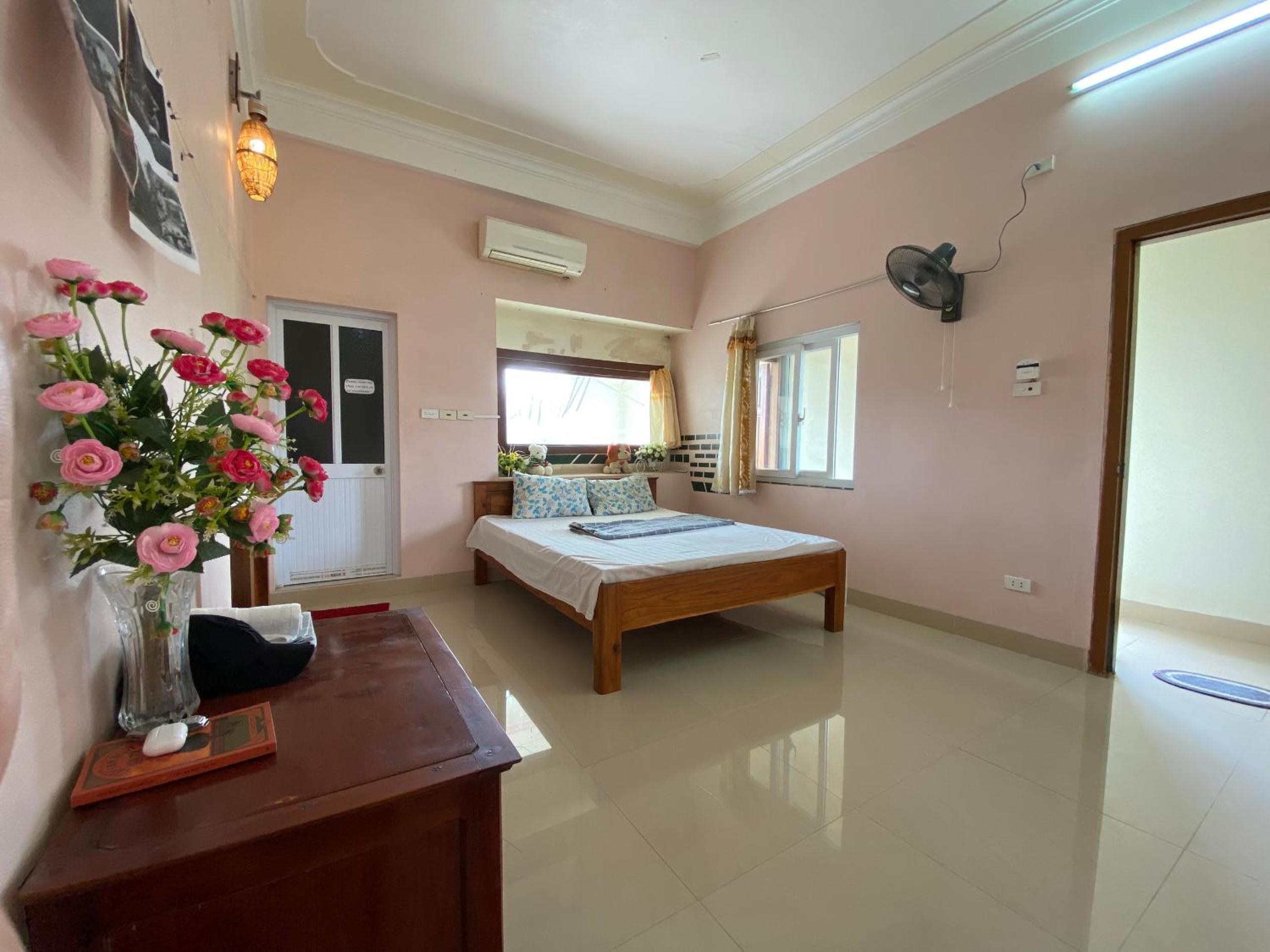 Standard Queen Room