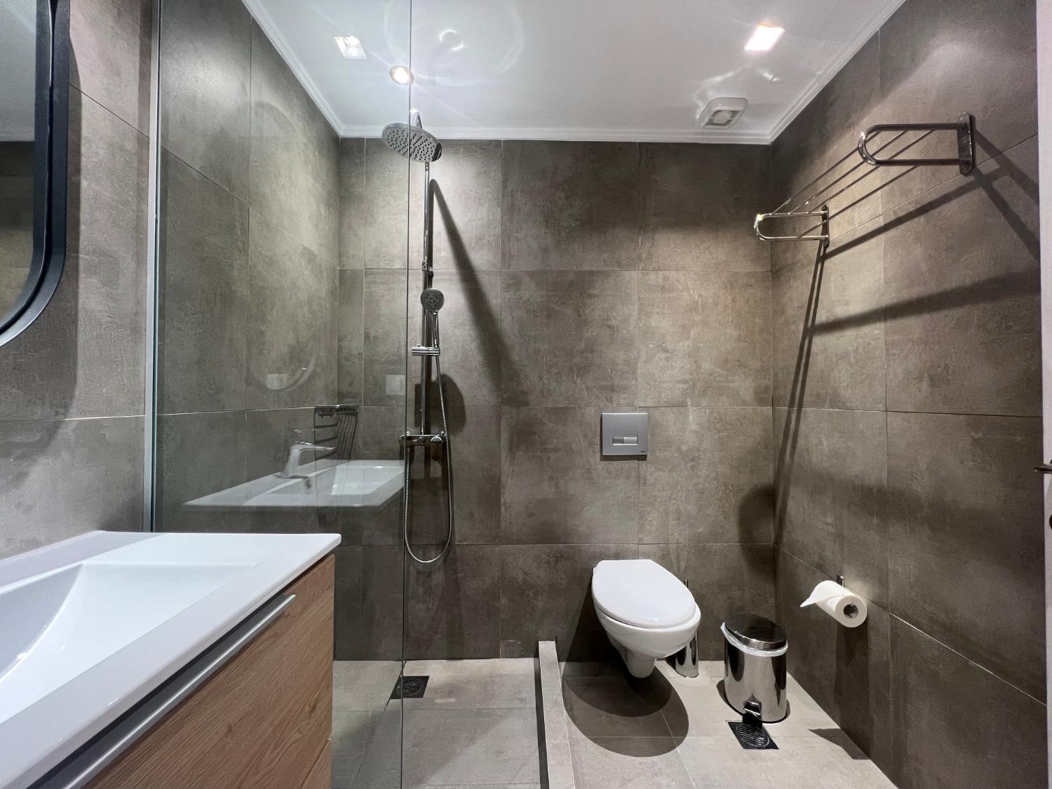 Standard Suite - Photo 6