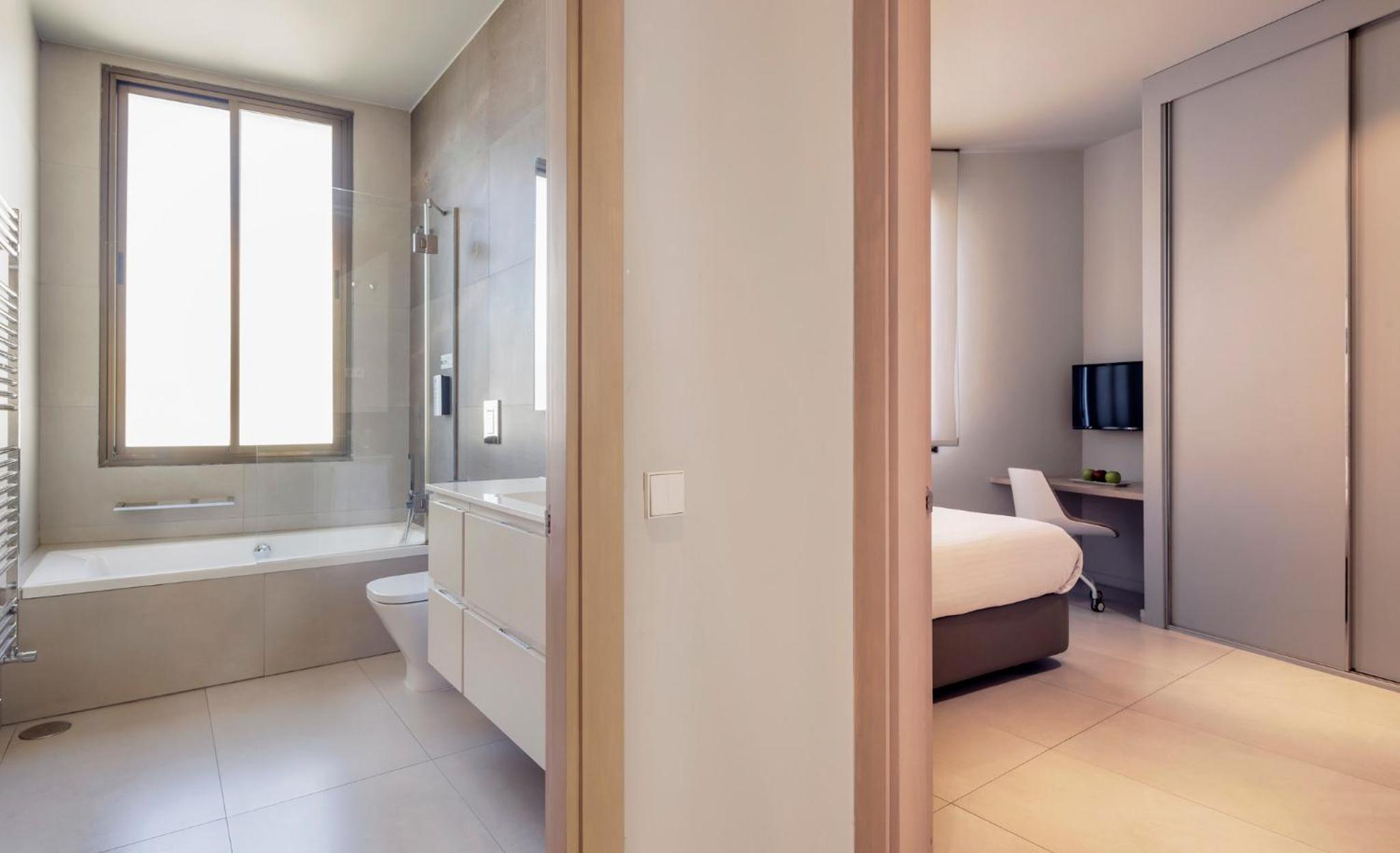 Apartment with Terrace - Photo 19