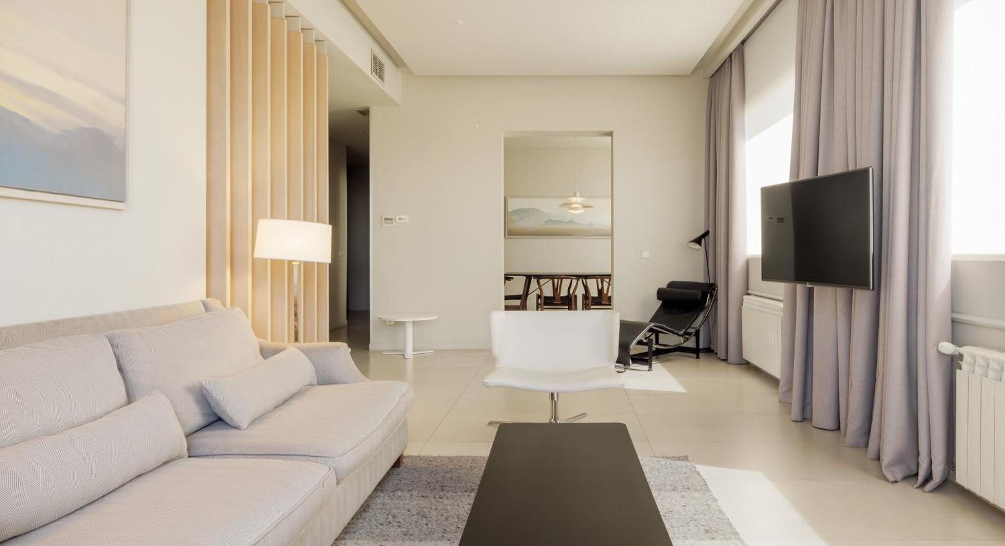 Apartment with Terrace - Photo 20