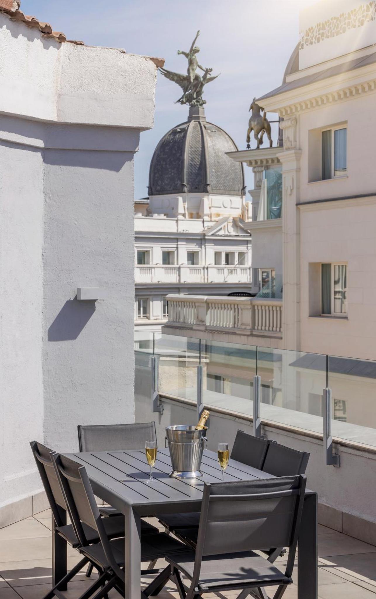 Apartment with Terrace - Photo 21