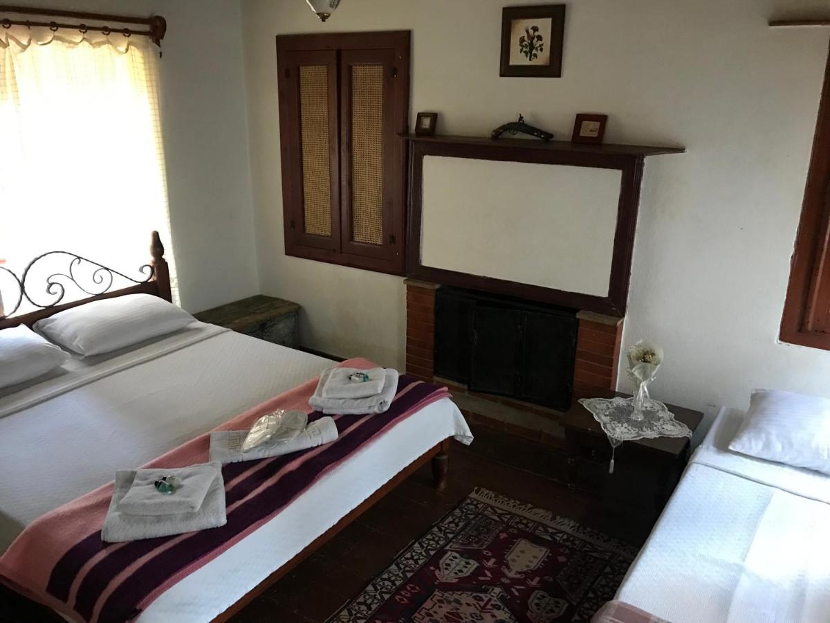 Economy Triple Room photo 1