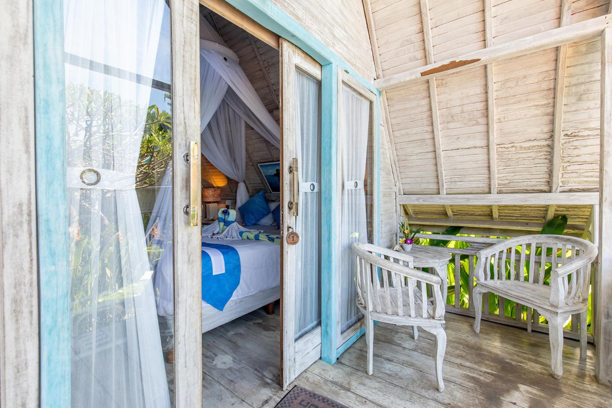 Deluxe Double Room with Balcony - Photo 6