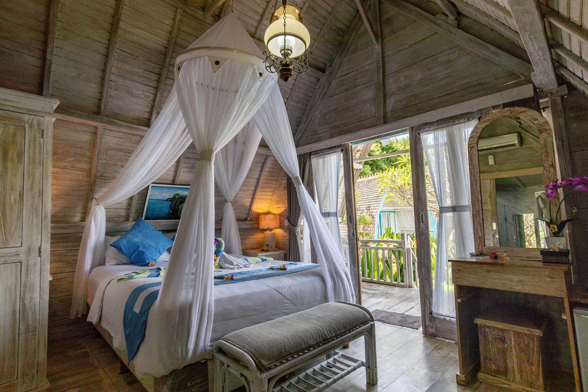 Deluxe Double Room with Balcony - Photo 8