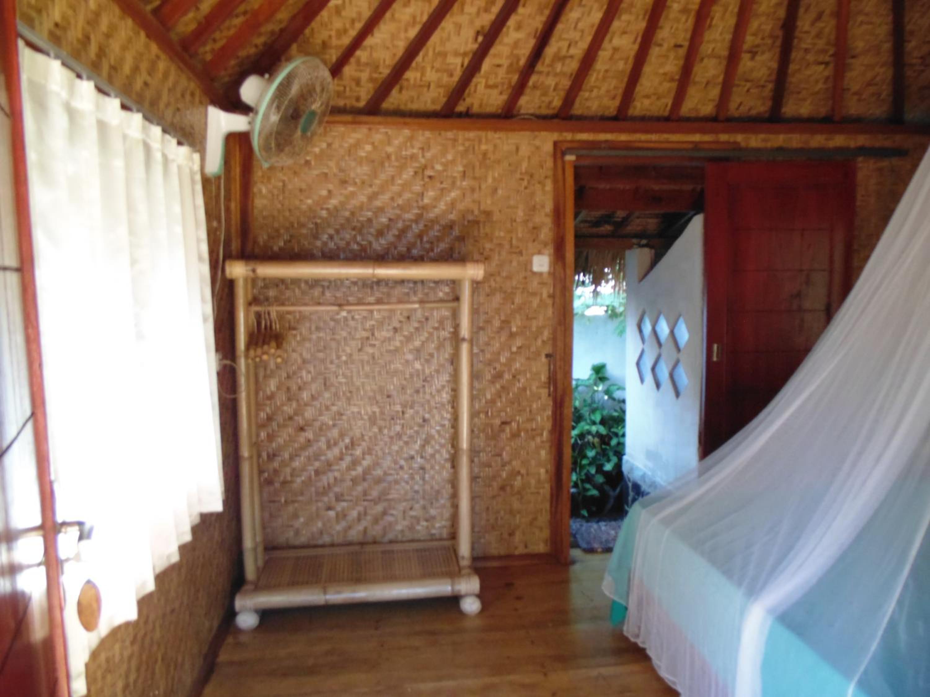 Standard Queen Room - Photo 11