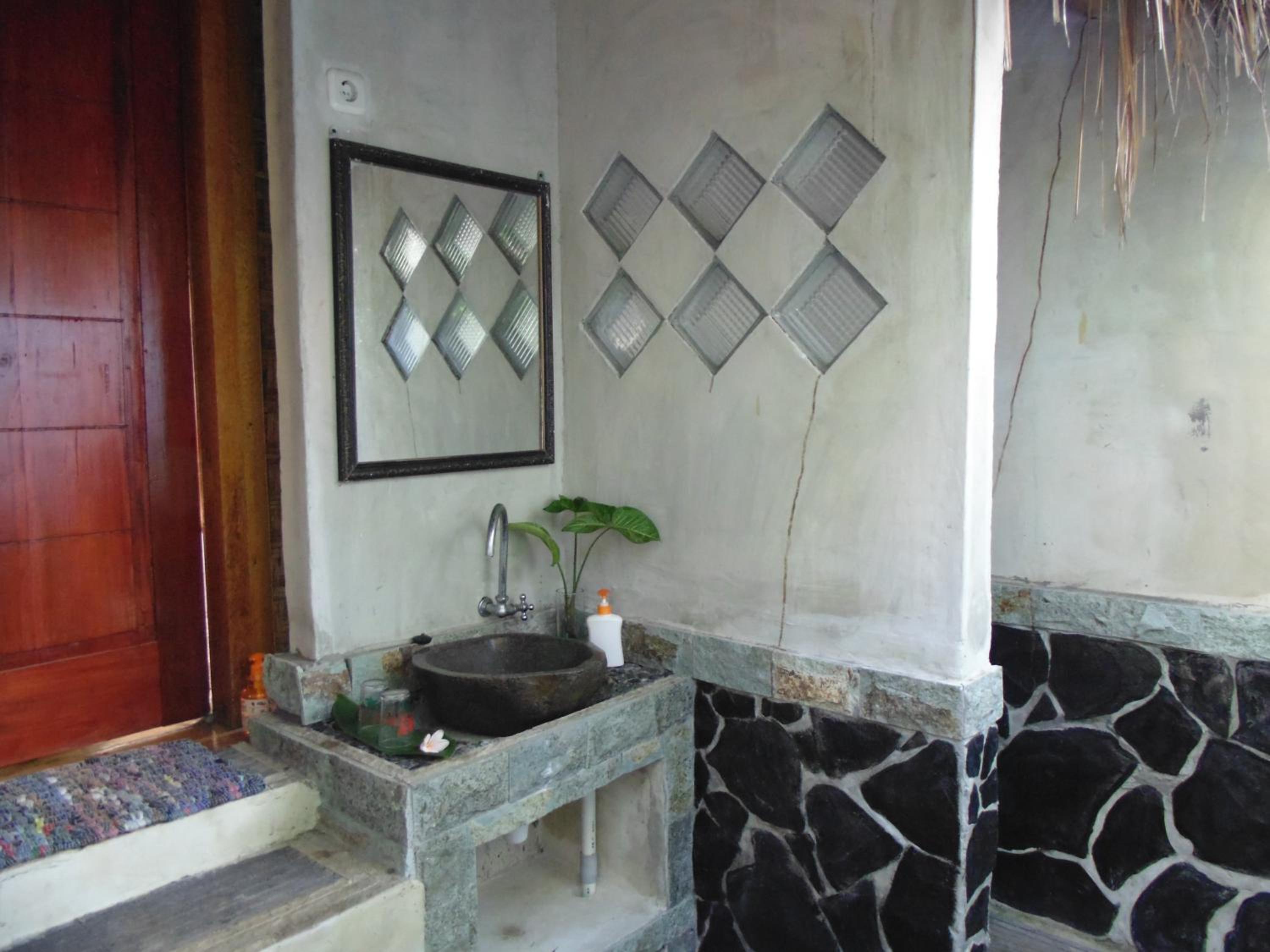 Standard Queen Room - Photo 13