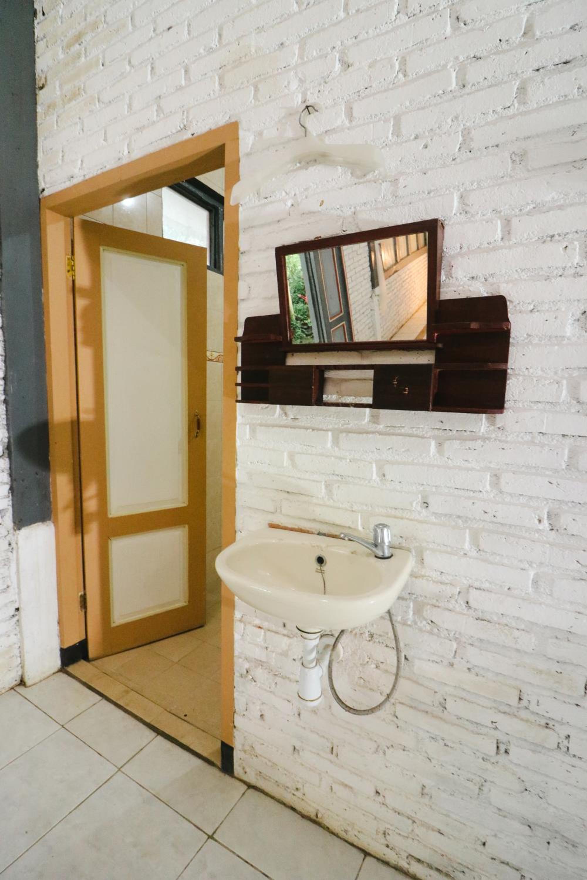 Executive Suite - Photo 25