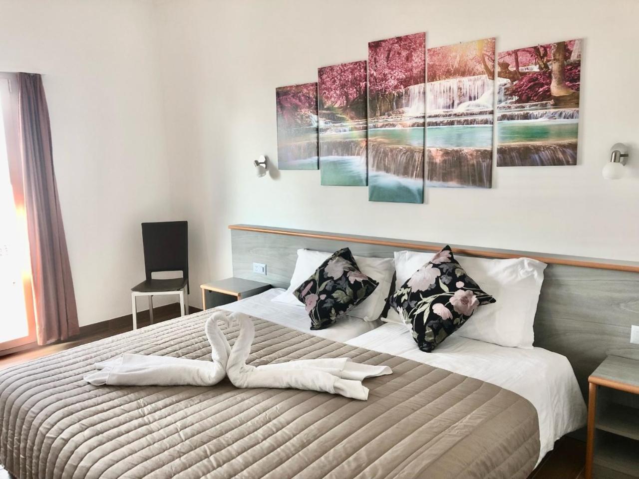 Twin Room - Photo 2