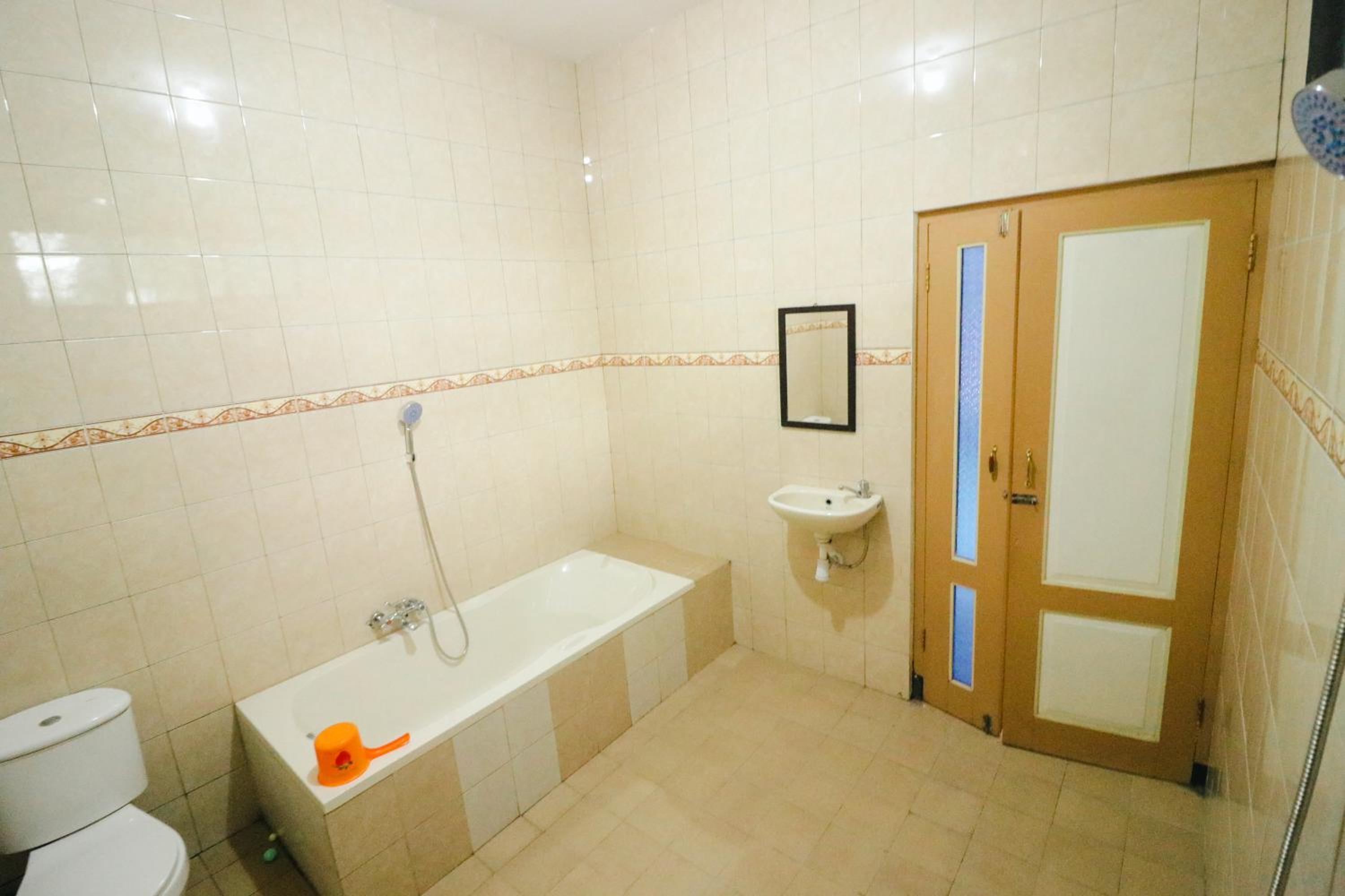 Executive Suite - Photo 18