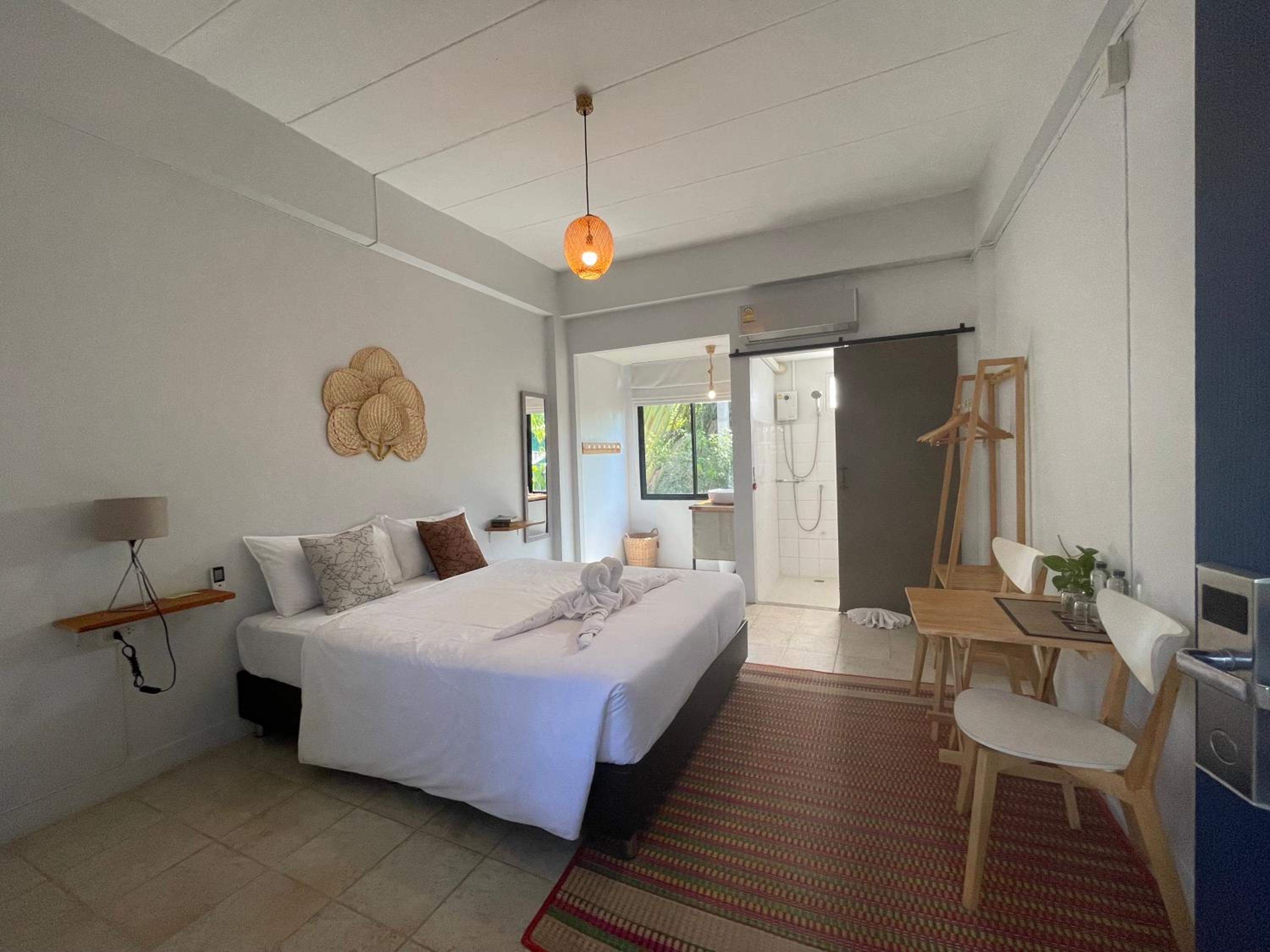 Queen Room with Garden View - Photo 2