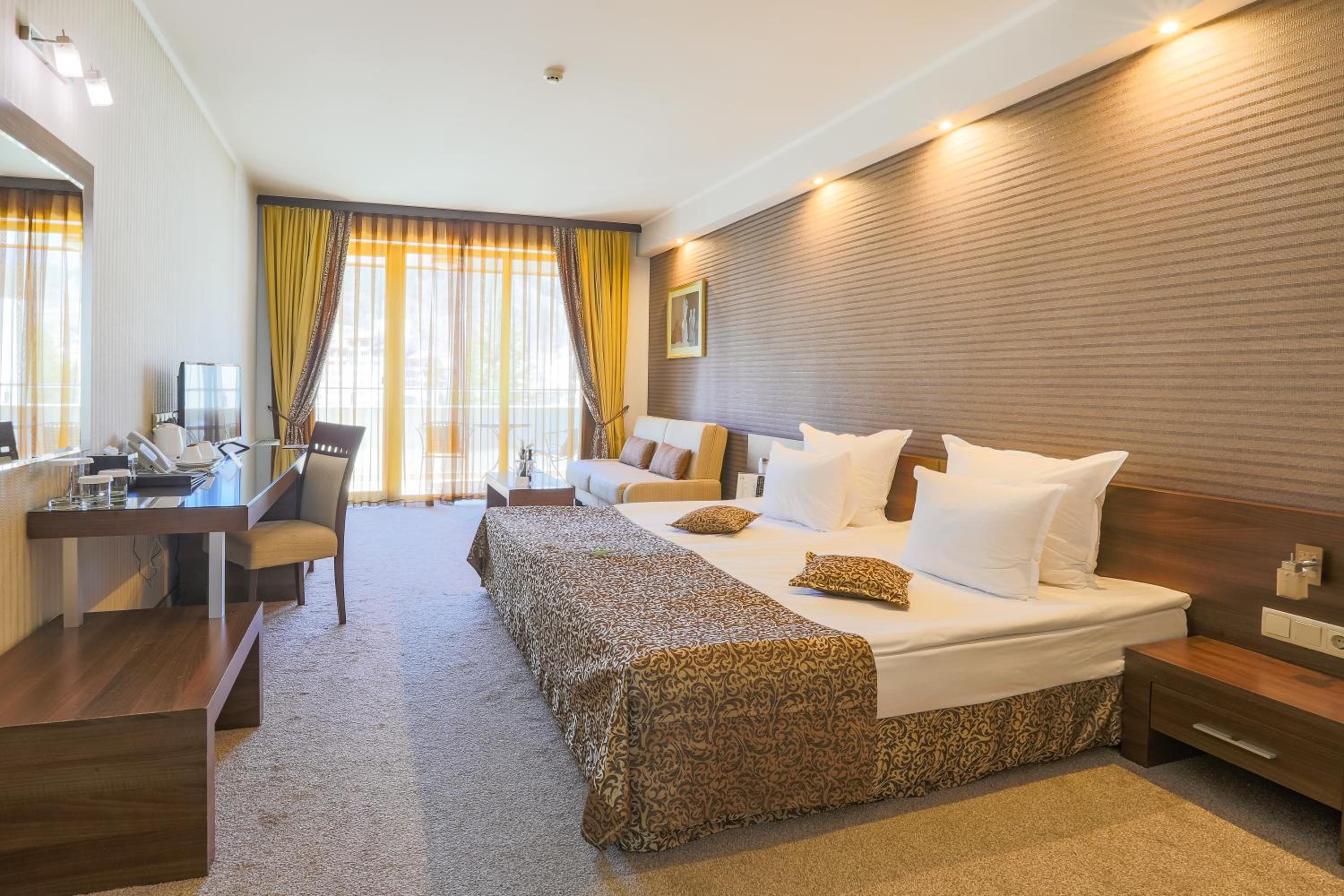 Deluxe Room with Balcony and Free Entrance to Thermal Aquapark Persenk