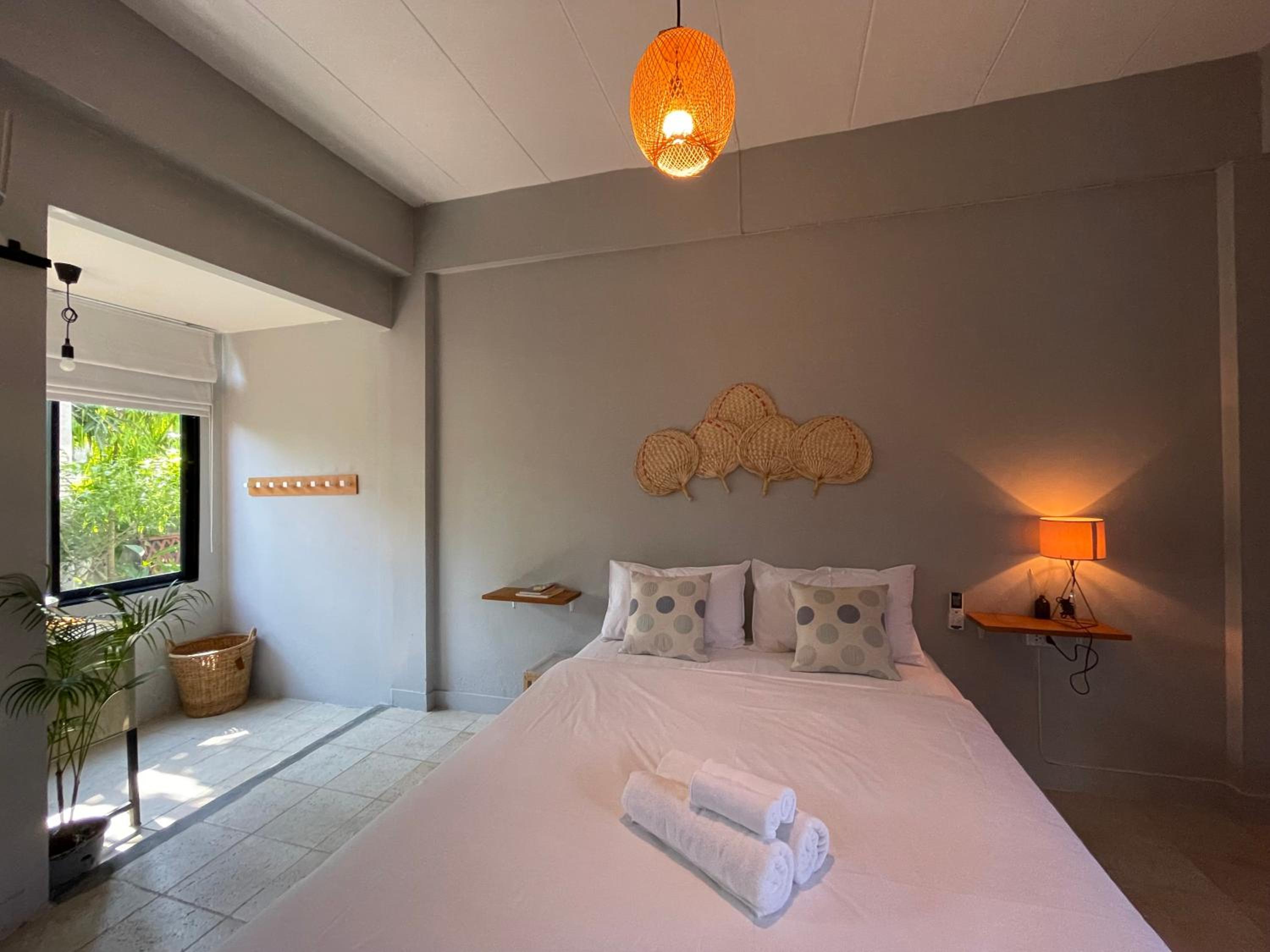Queen Room with Garden View - Photo 4