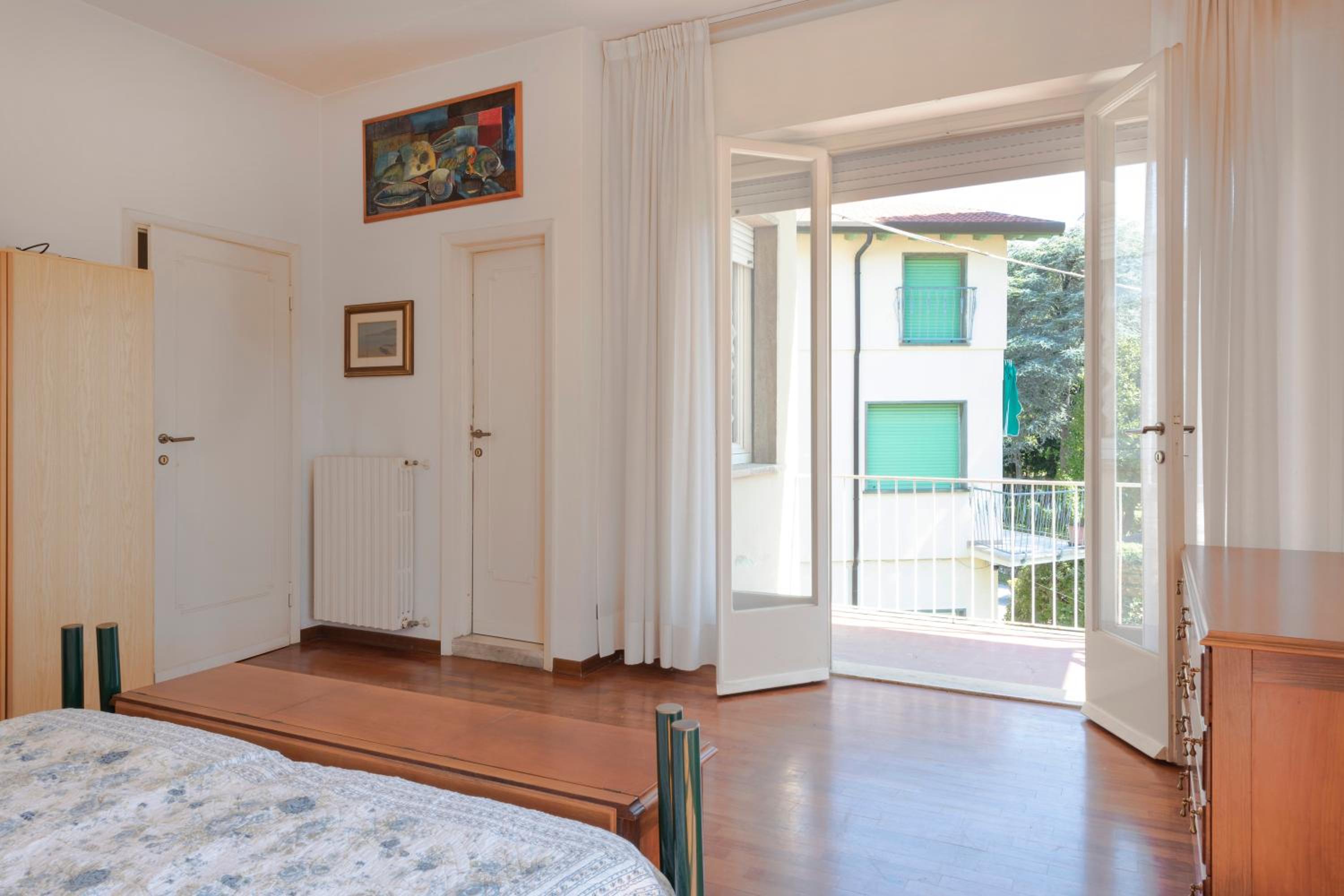 Three-Bedroom House photo 2