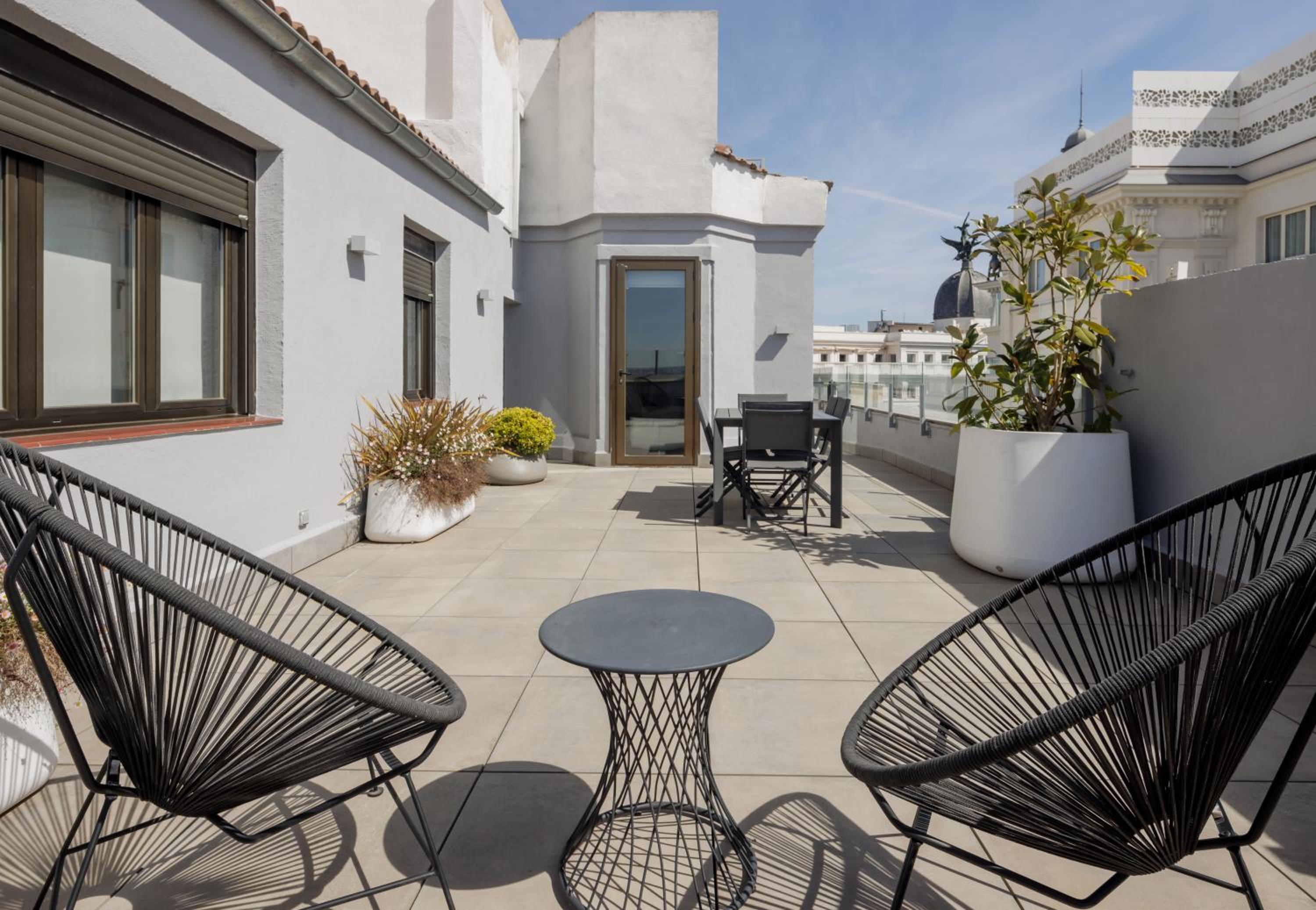 Apartment with Terrace - Photo 5