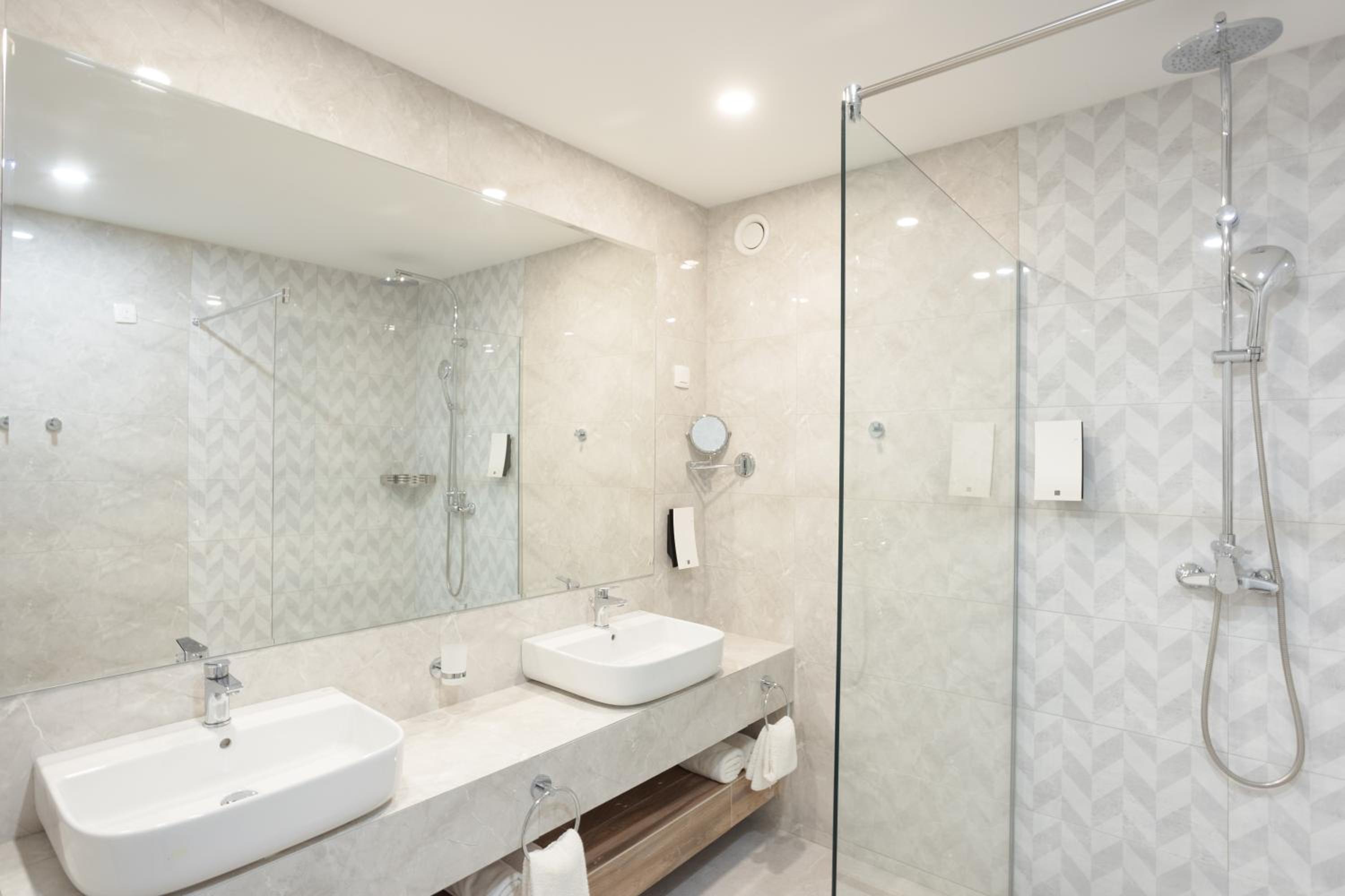 Premium Two Bedroom Swim Up Suite photo 2