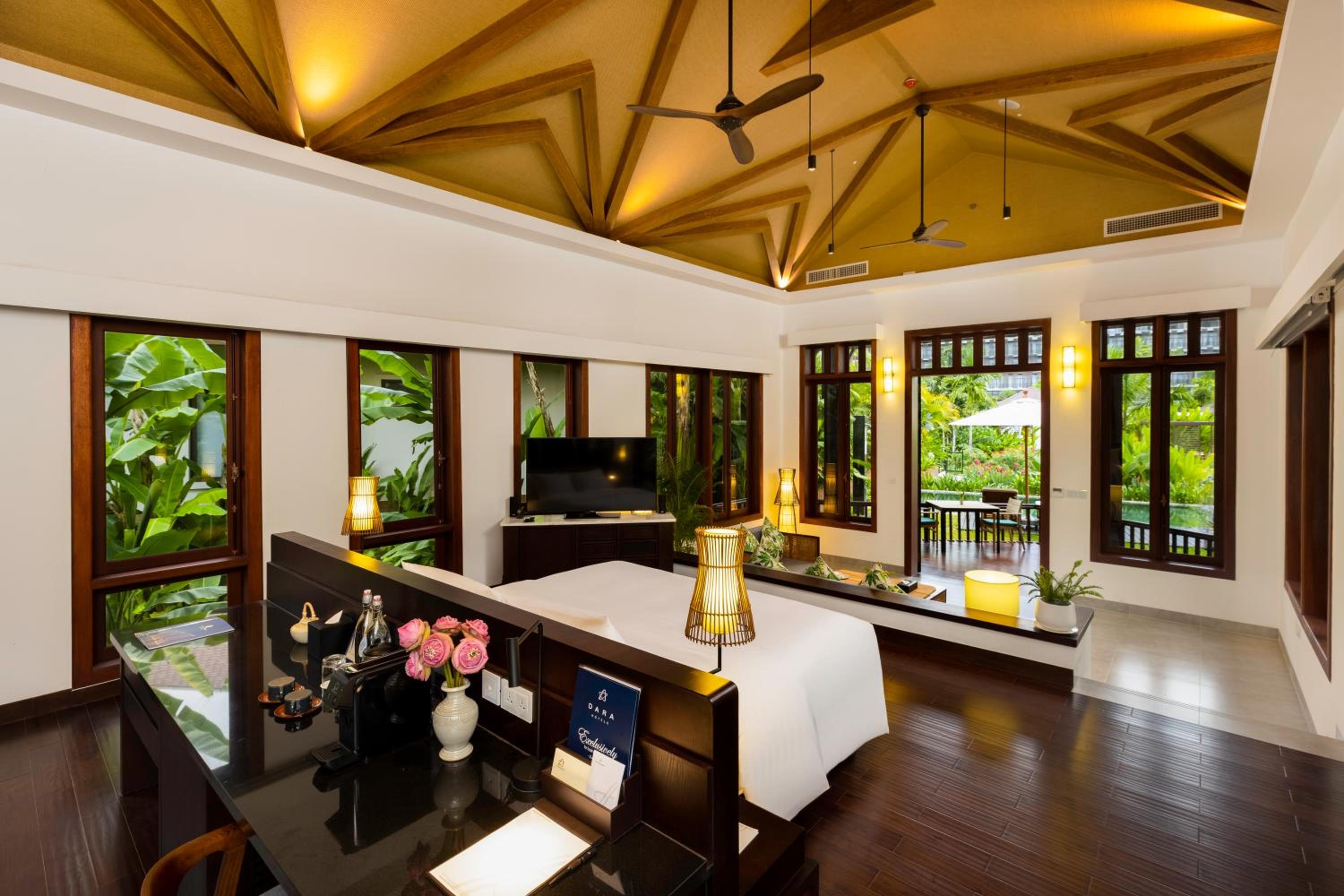 Villa with Private Pool - Photo 7