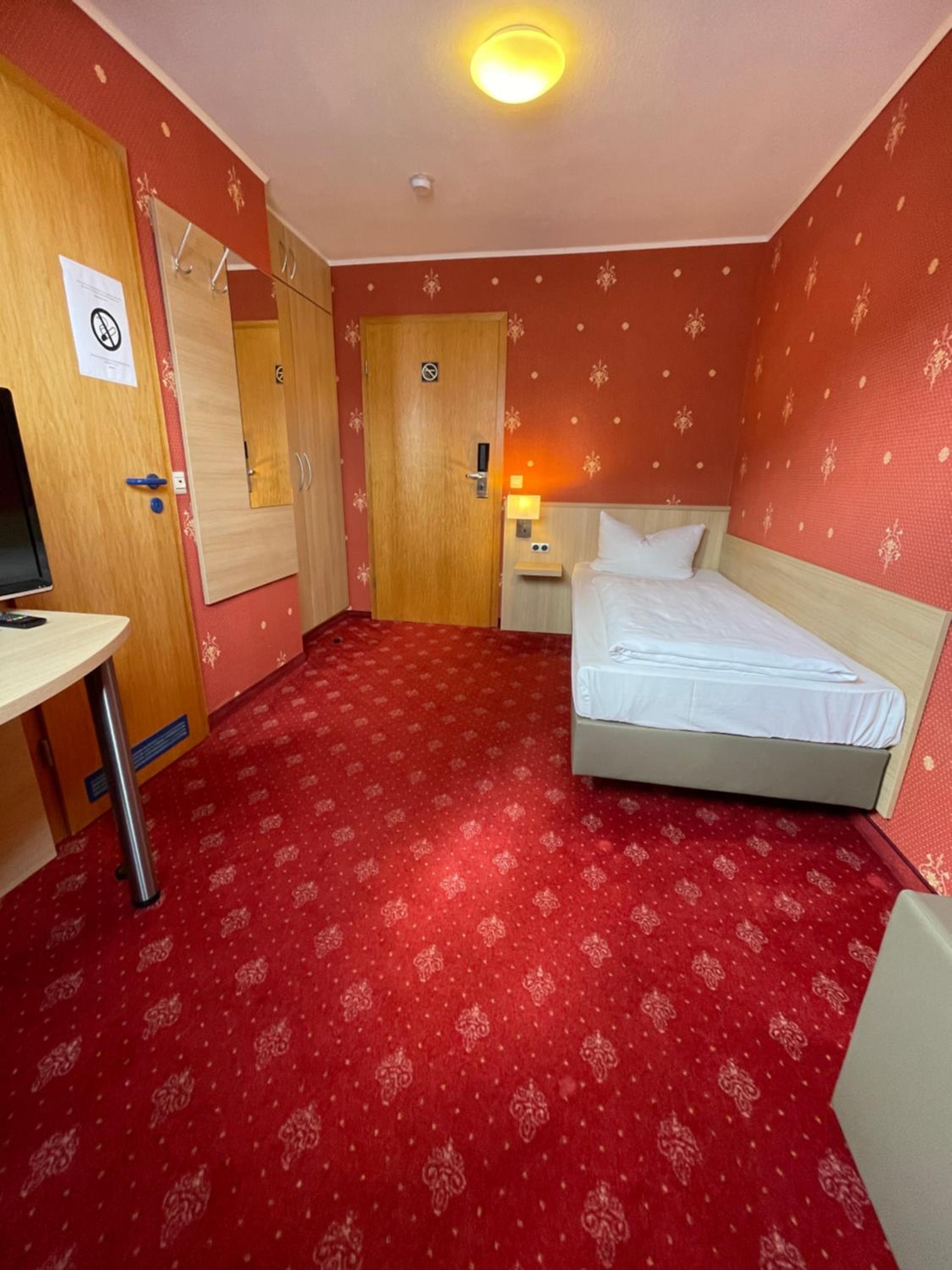 Single Room - Photo 11