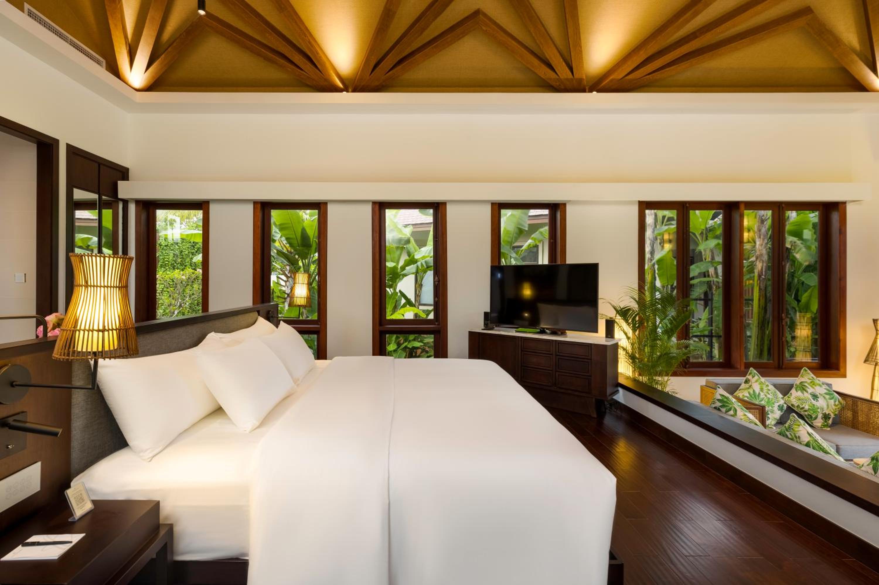 Villa with Private Pool - Photo 3