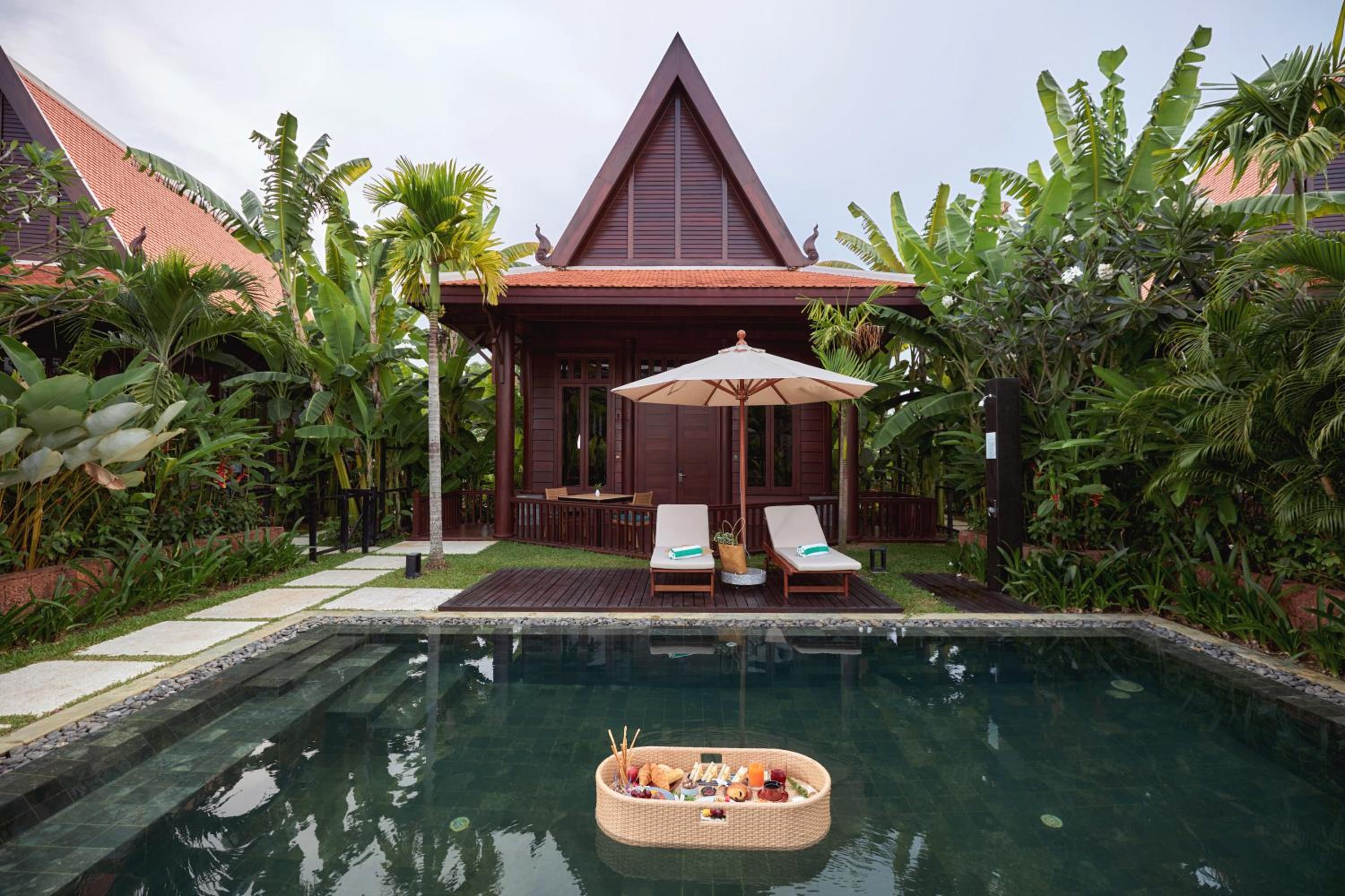 Villa with Private Pool - Photo 2