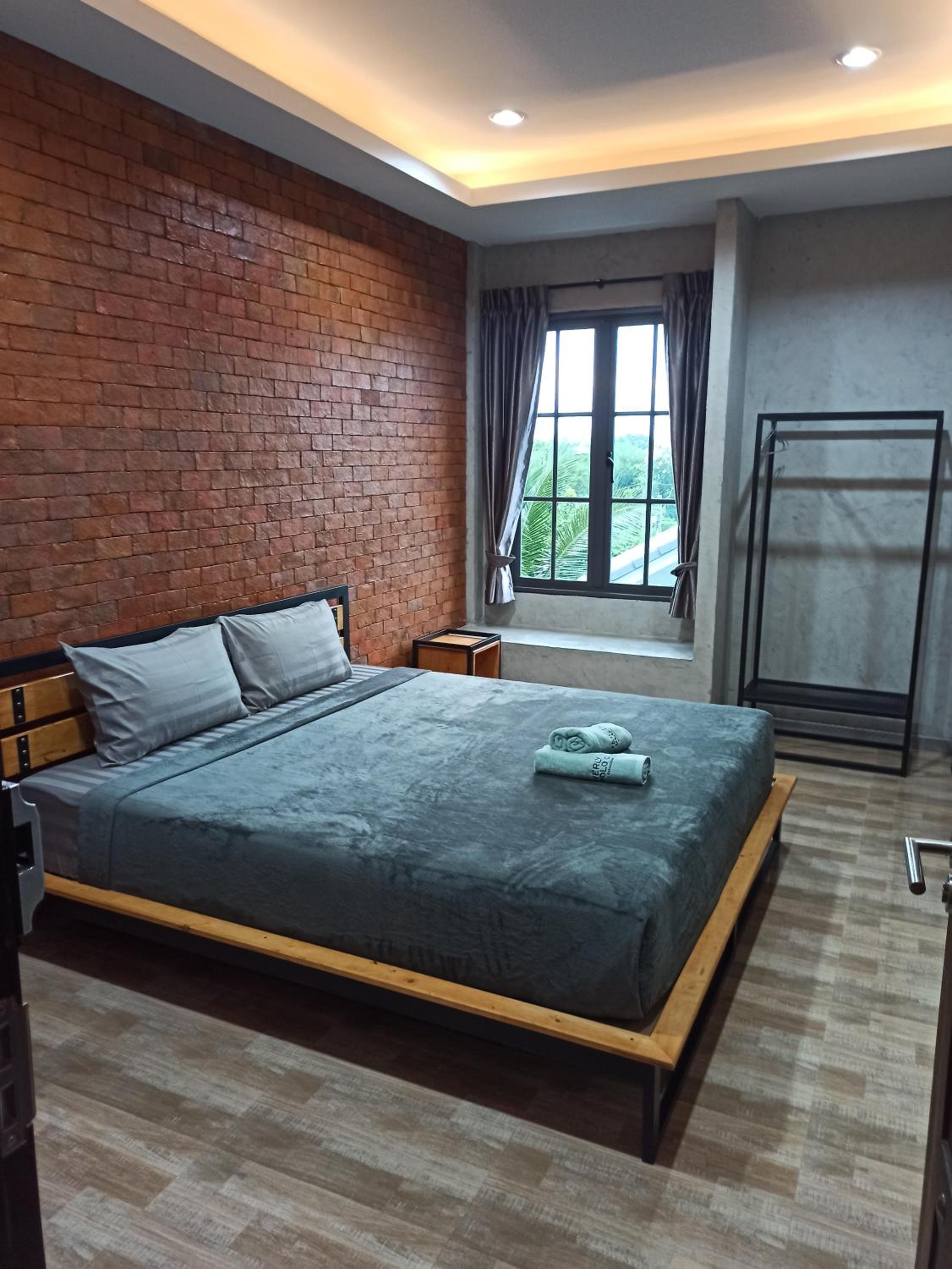 Deluxe King Room - Photo 1