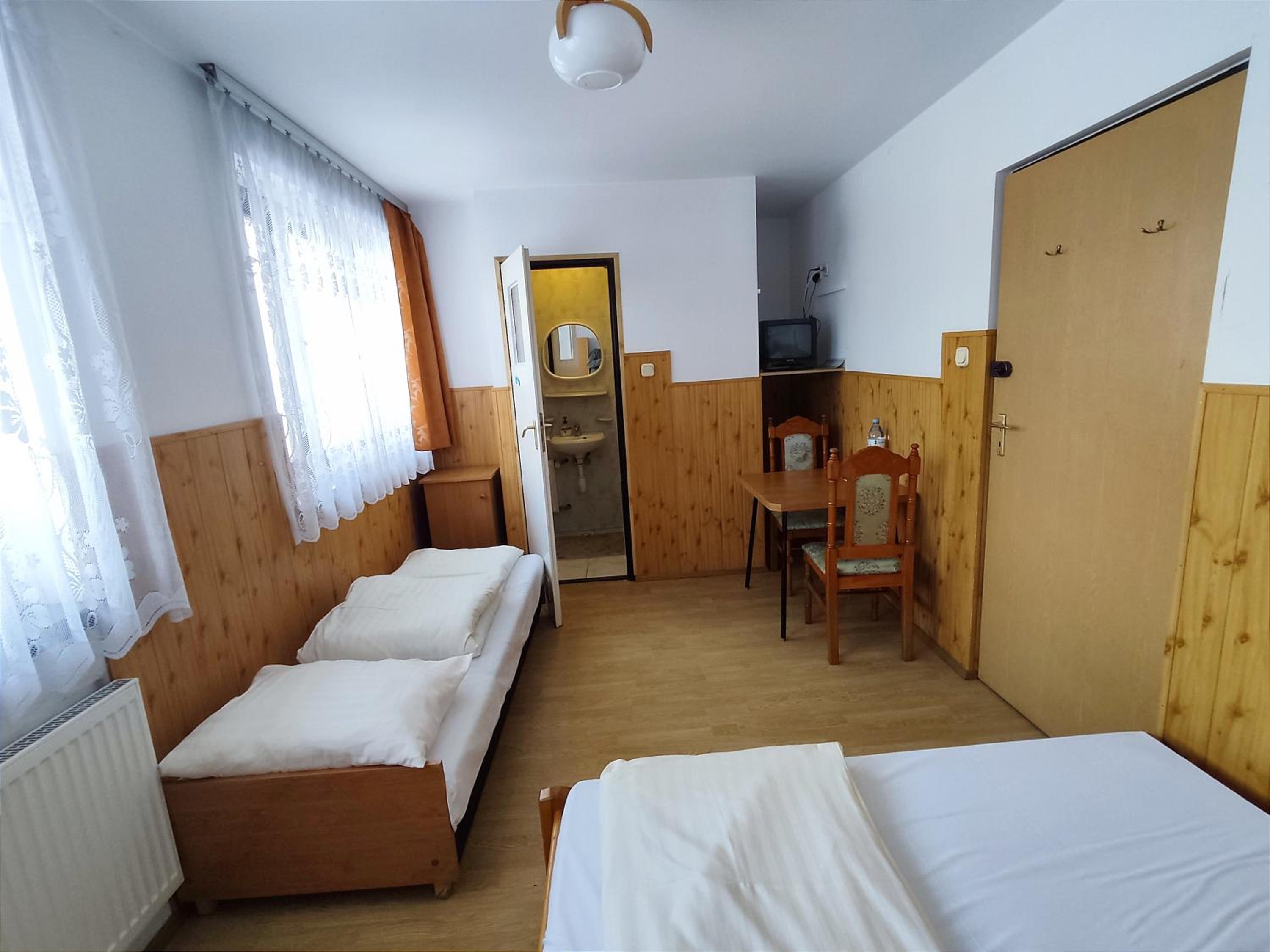 Triple Room with Private Bathroom photo 2