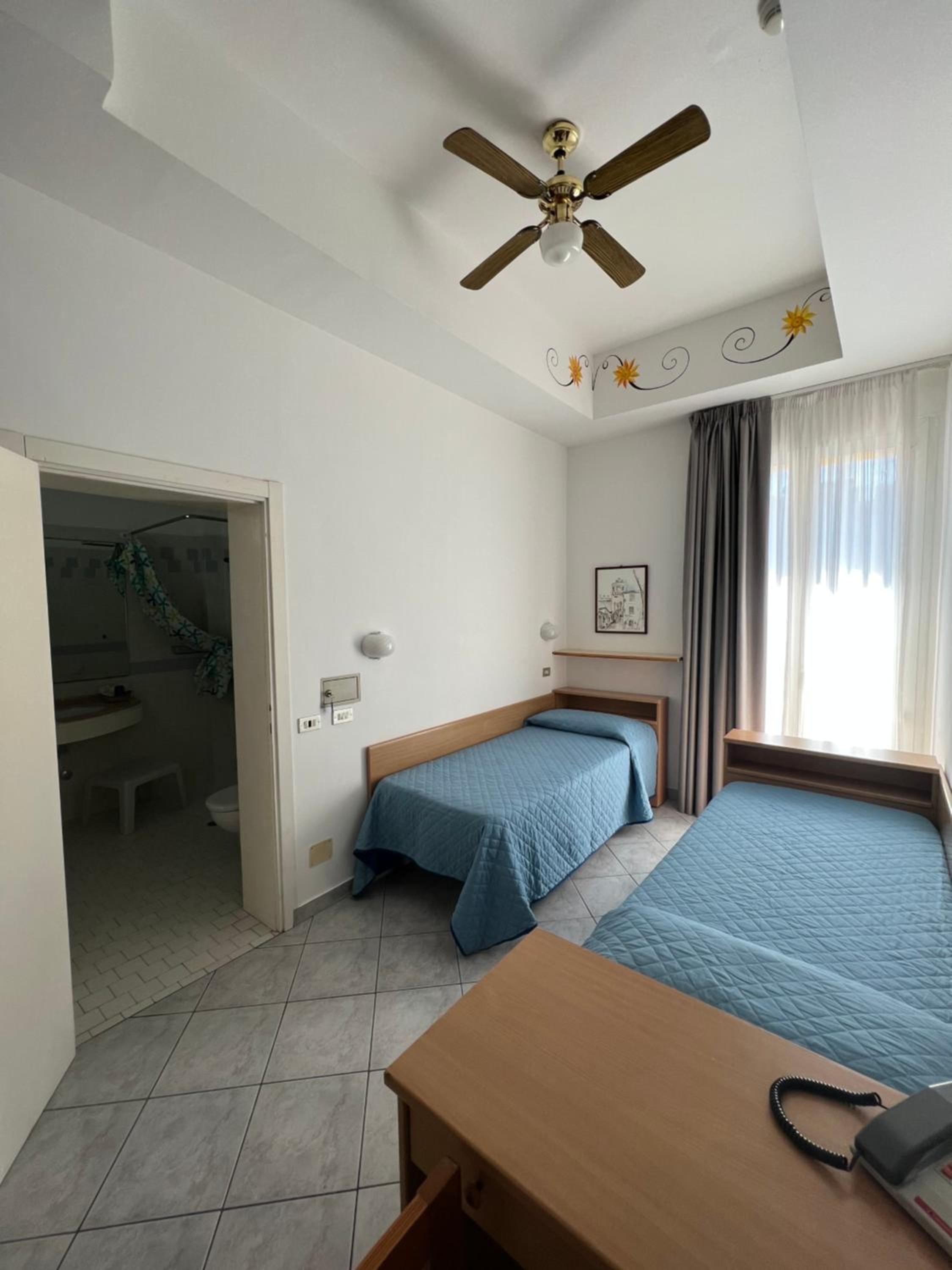Twin Room - Photo 2