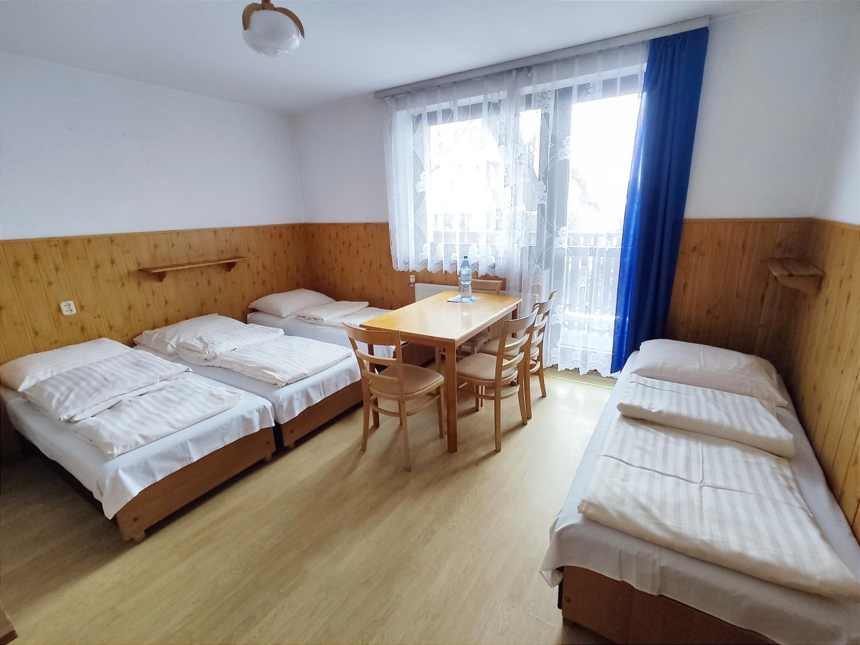 Quadruple Room with Private Bathroom photo 1