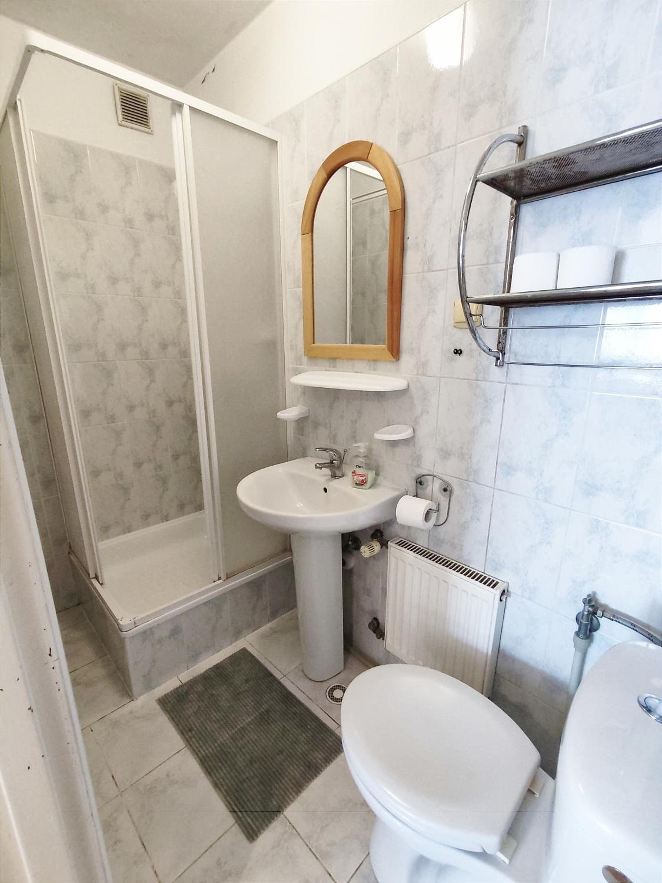 Quadruple Room with Private Bathroom photo 3