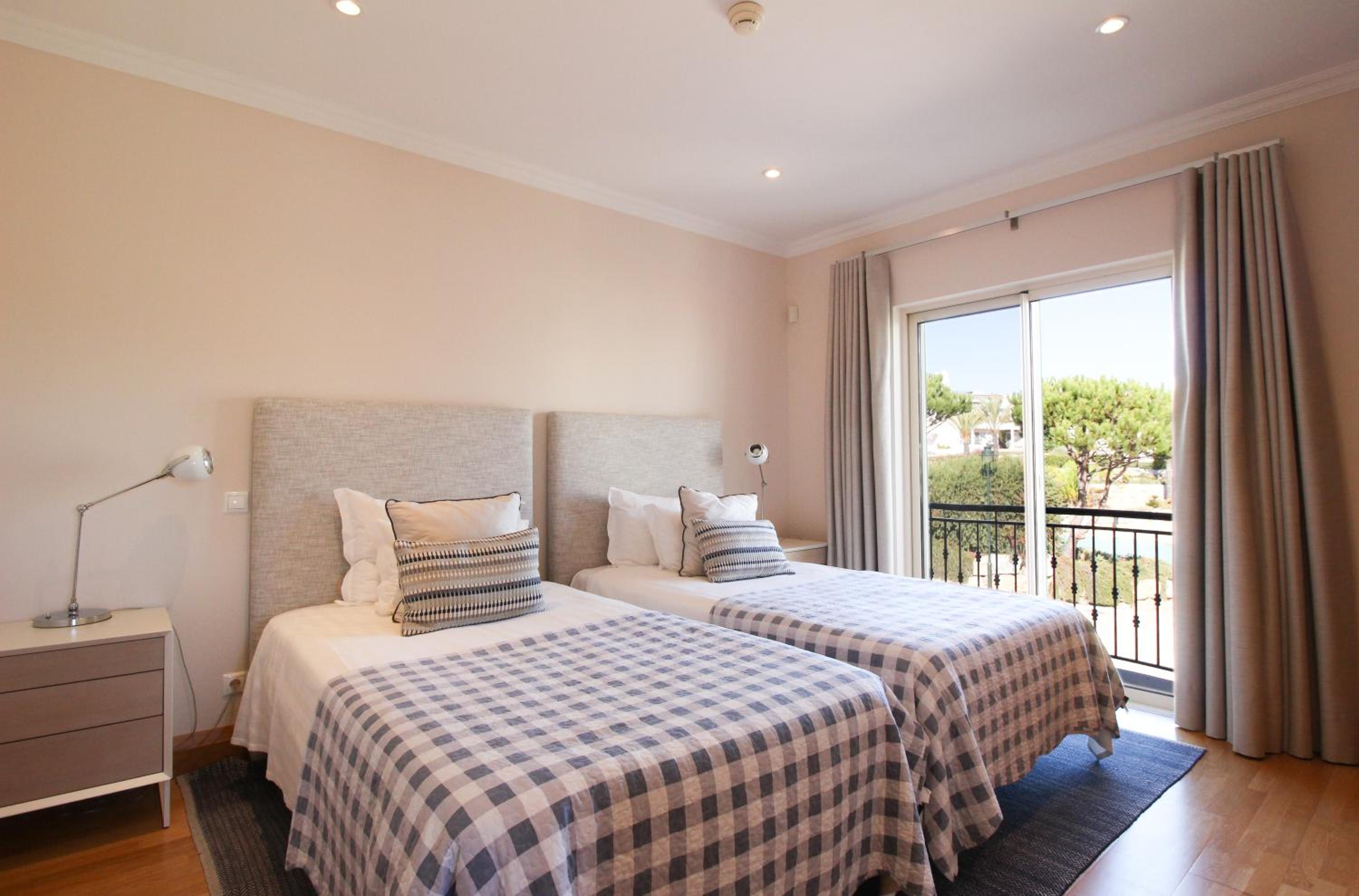 Two-Bedroom Apartment With Sea View and hot tub - First floor photo 2