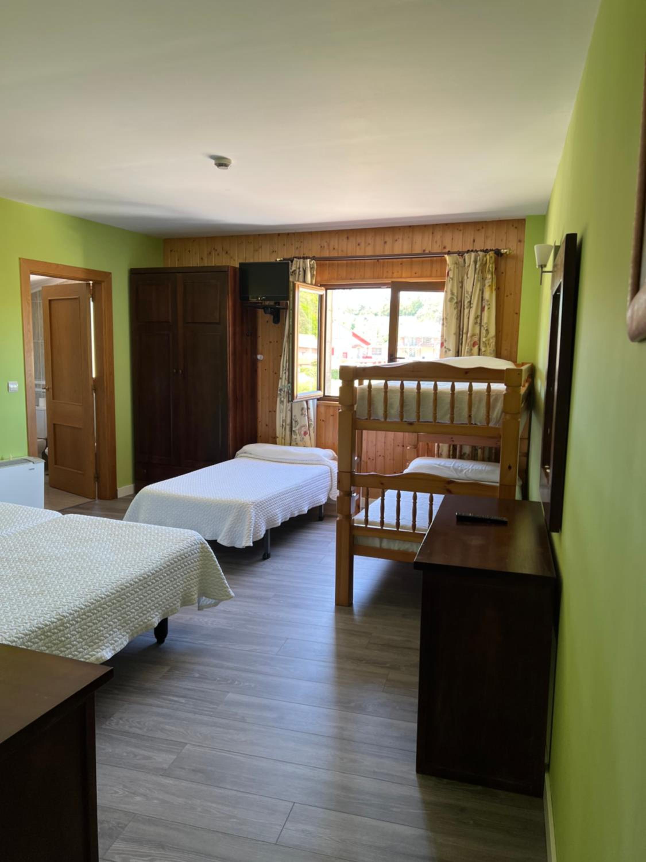Habitación familiar con balcón