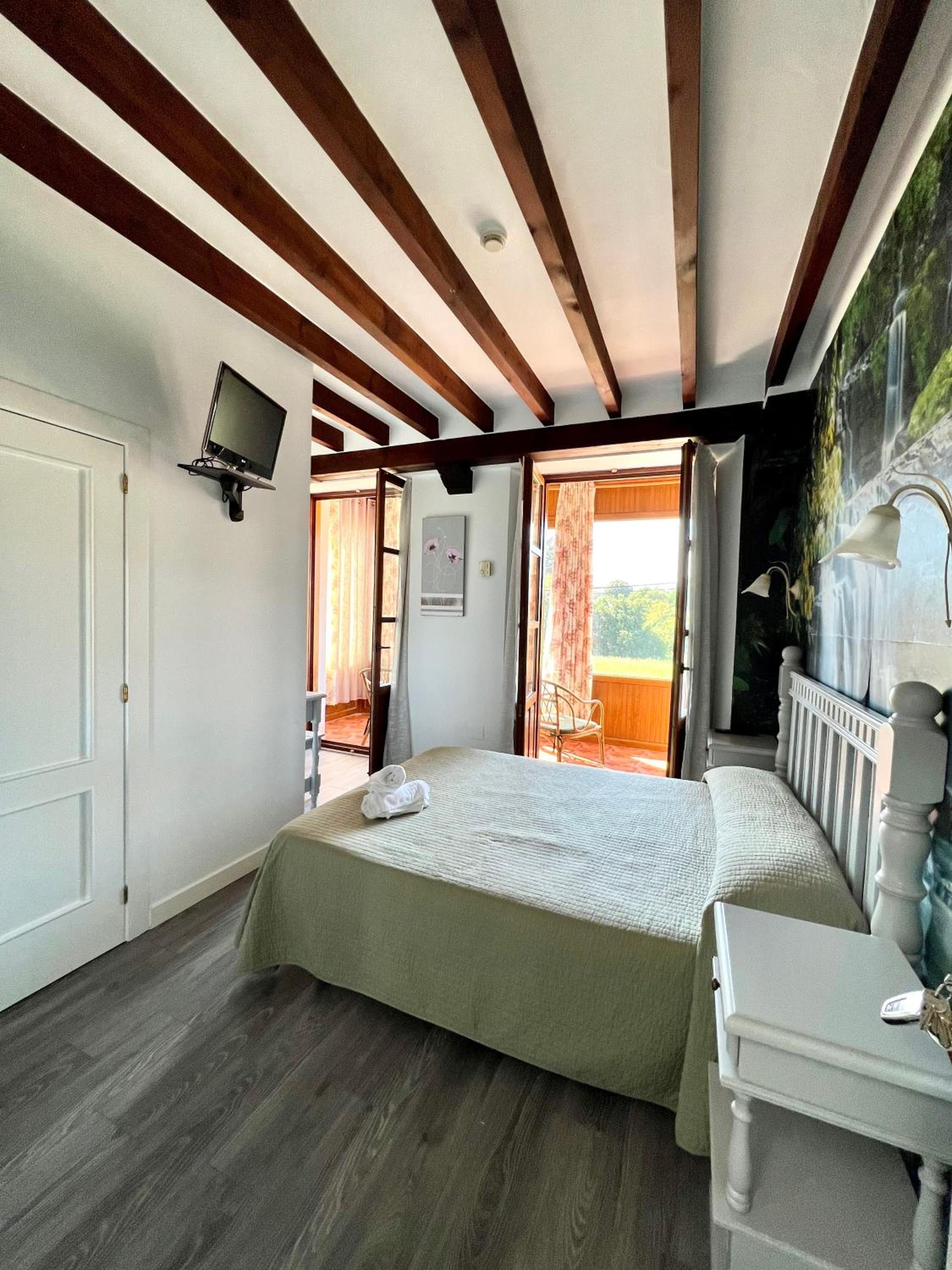Classic Double Room with Balcony photo 2