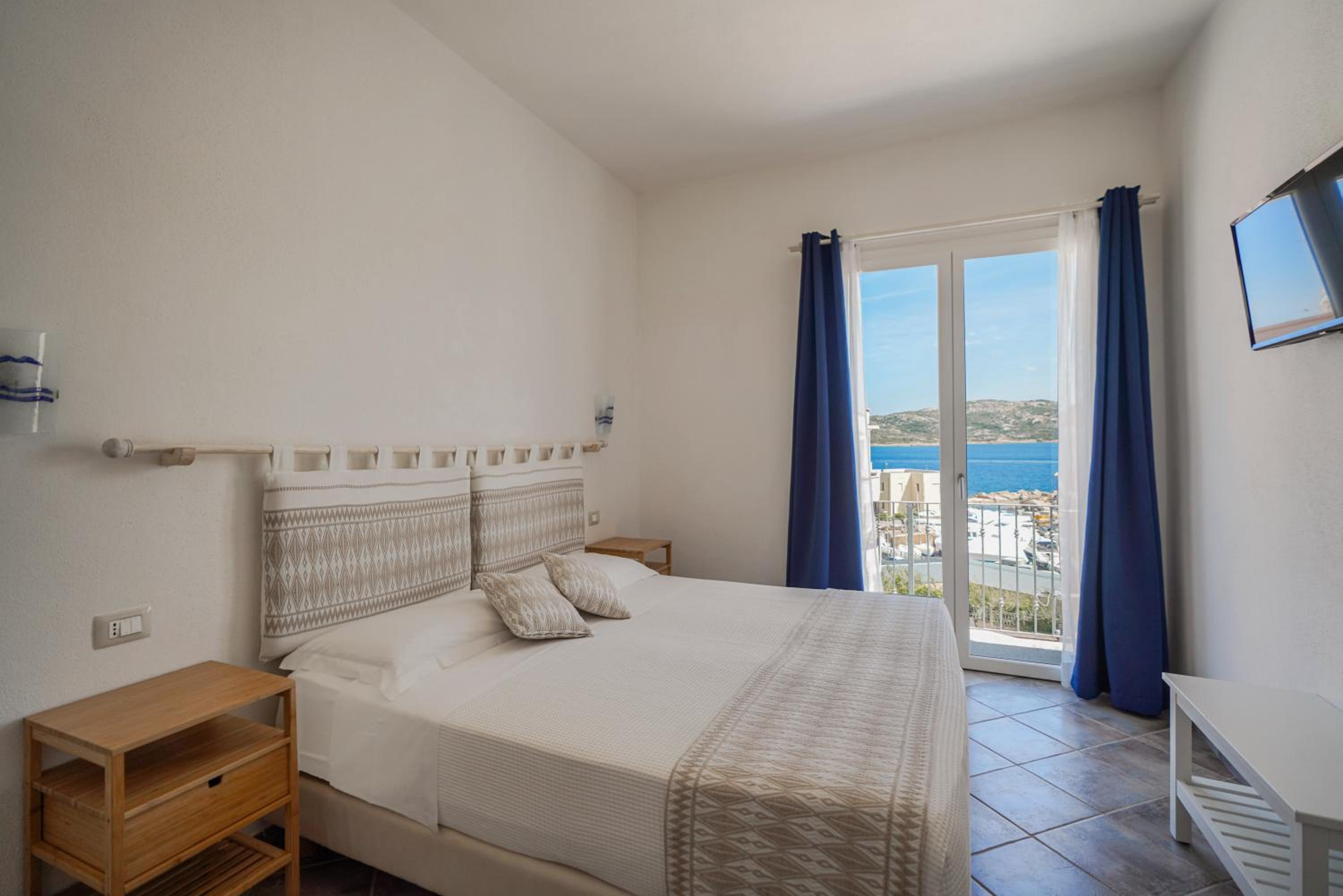 Double or Twin Room with Sea View photo 2