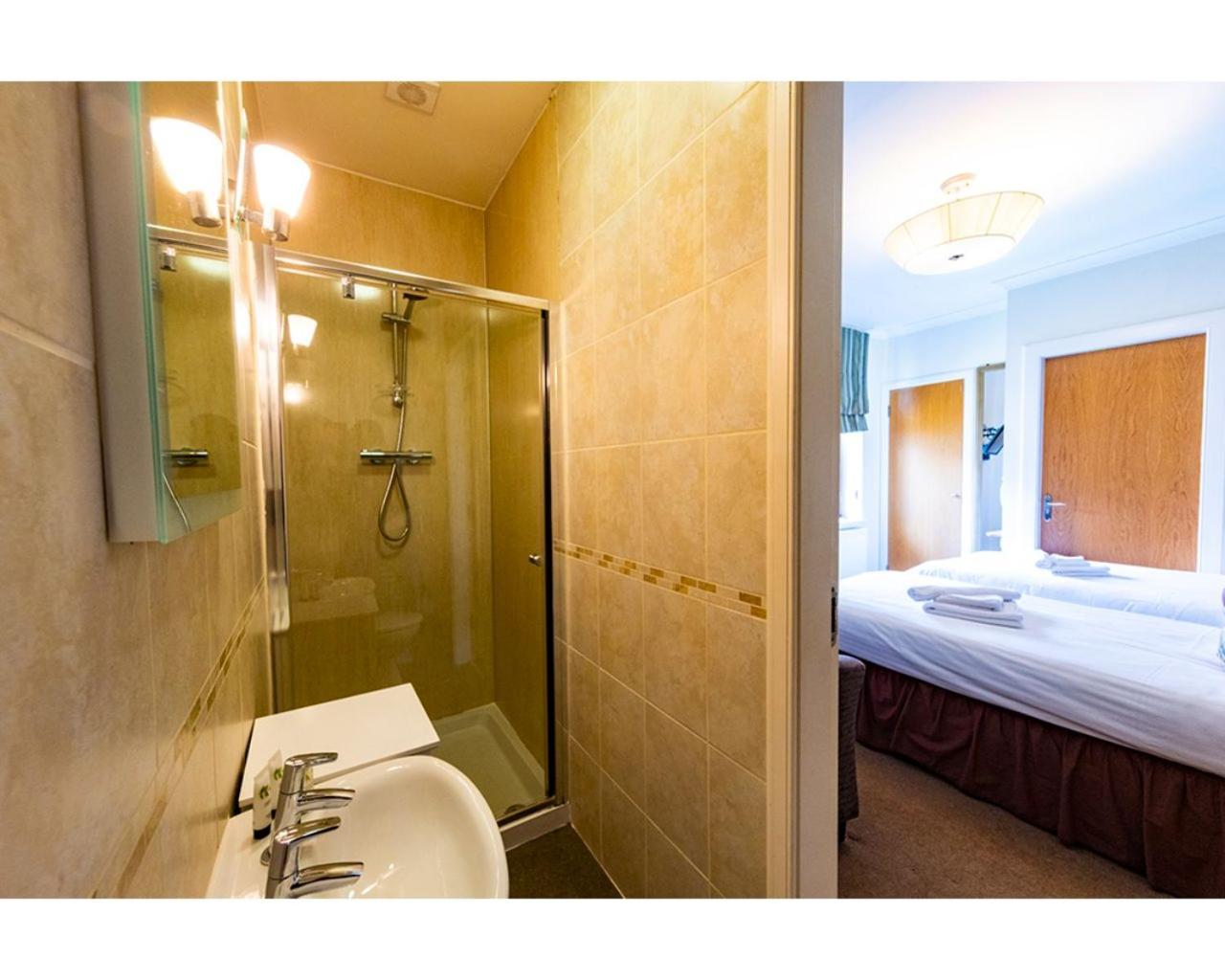 Standard Twin Room photo 3