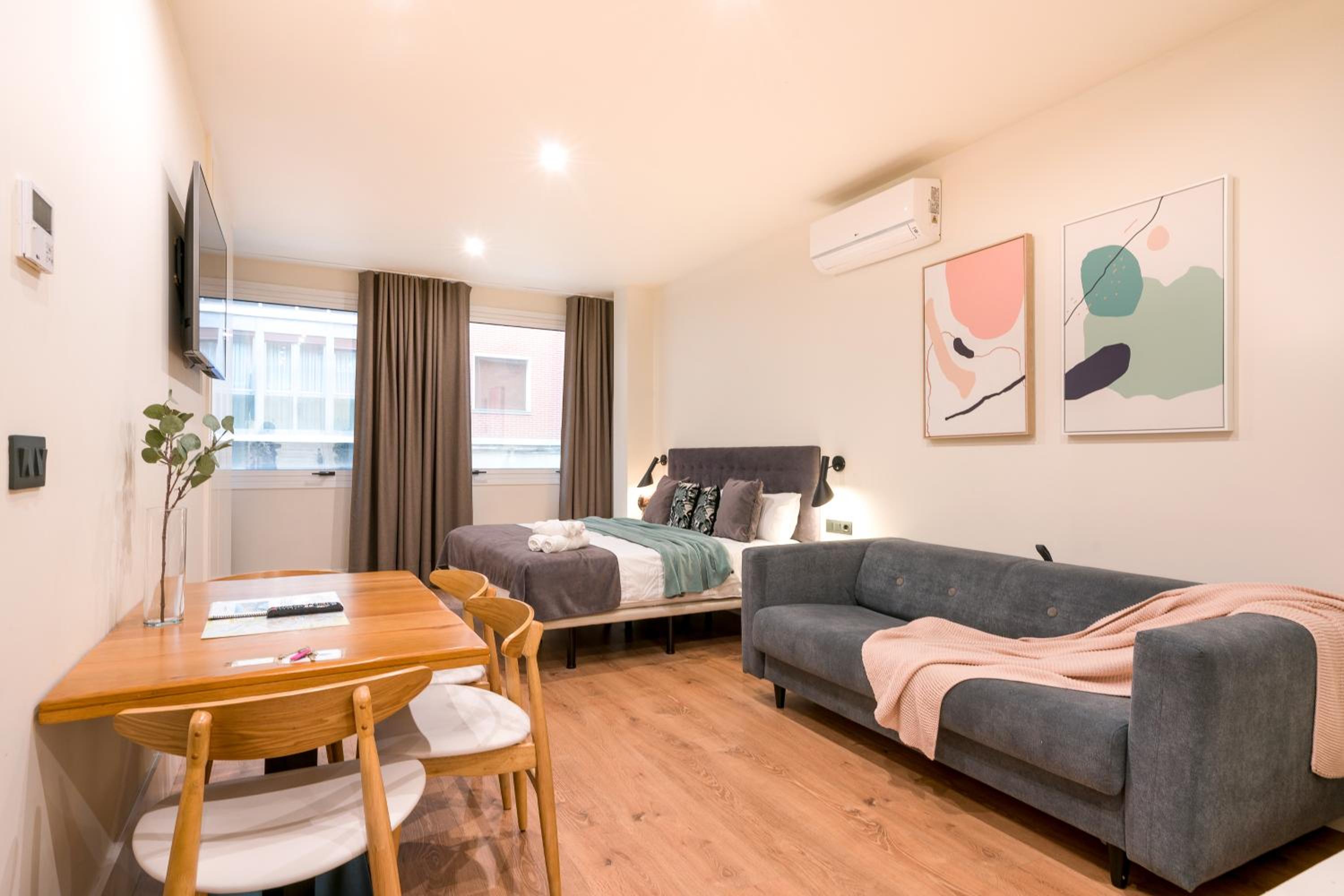 Studio Apartment - Photo 2