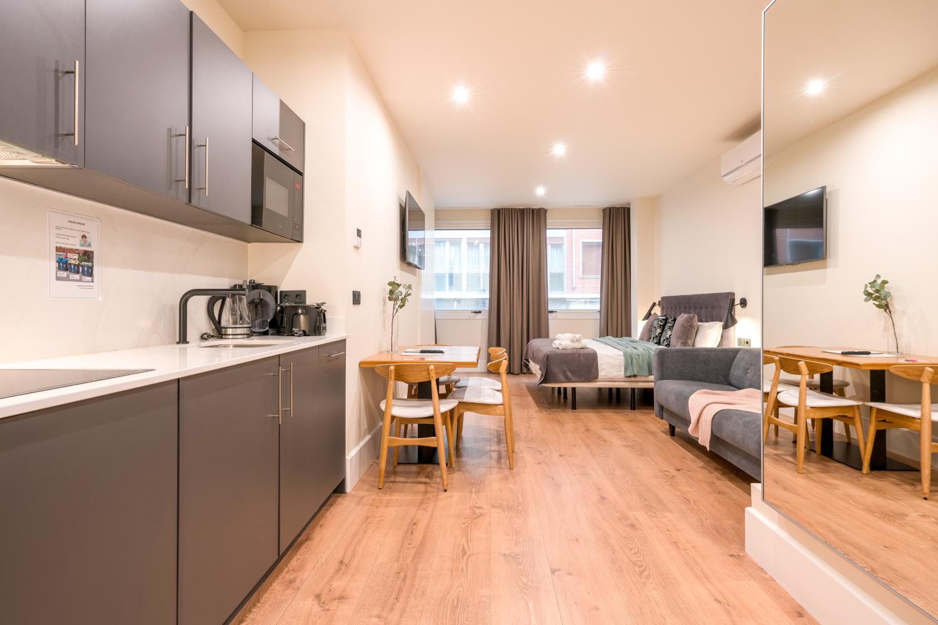 Studio Apartment - Photo 7