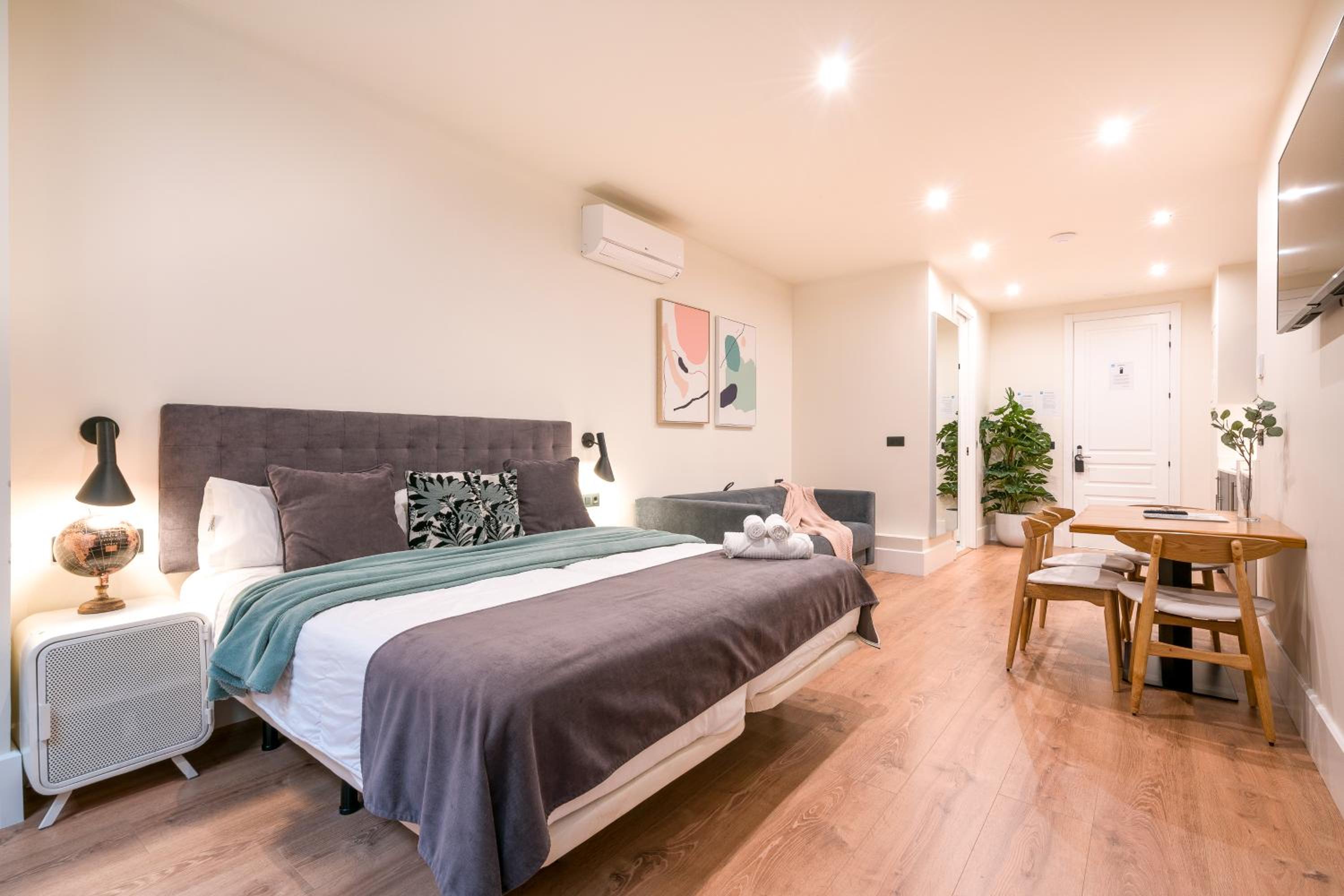 Studio Apartment - Photo 10