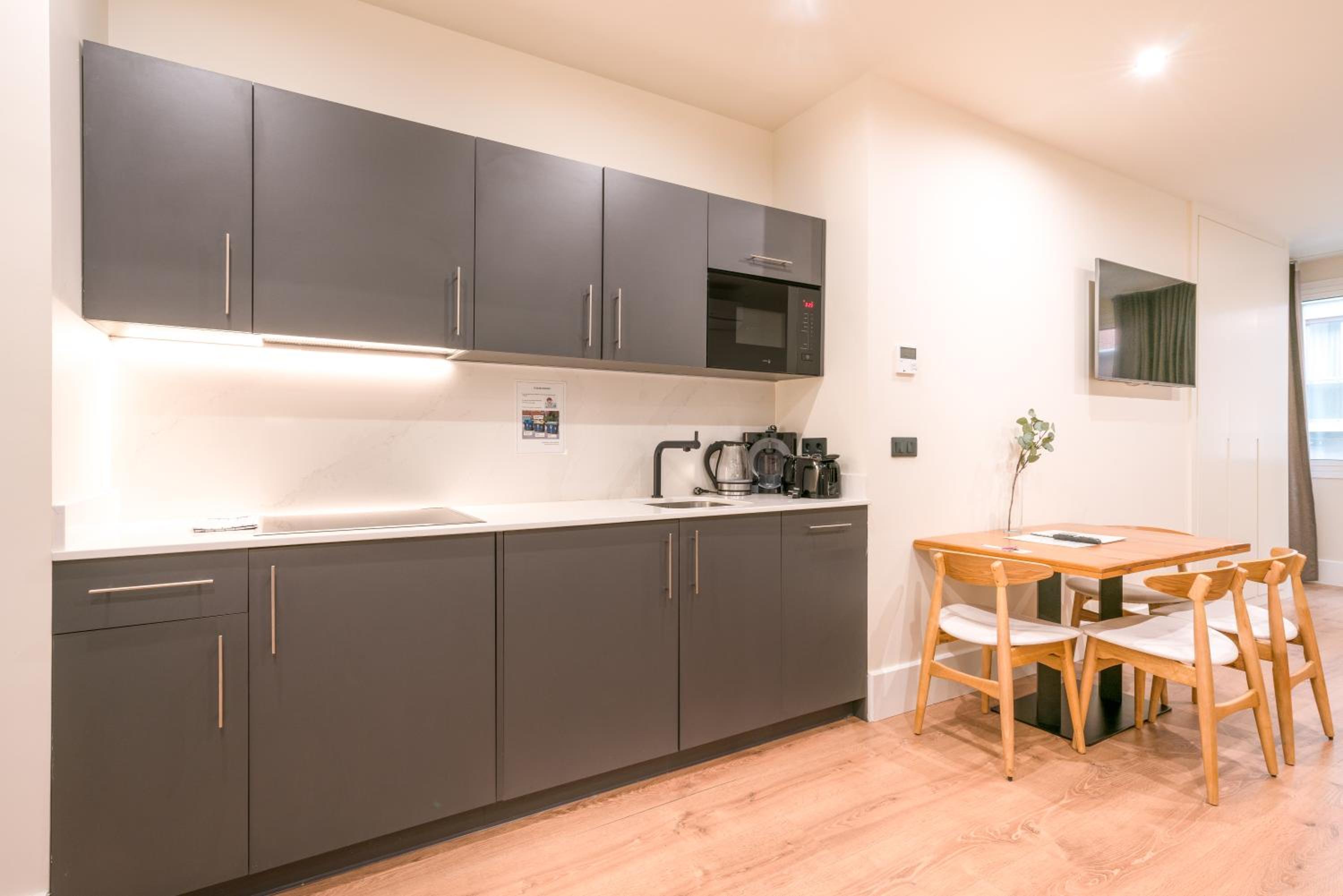 Studio Apartment - Photo 6