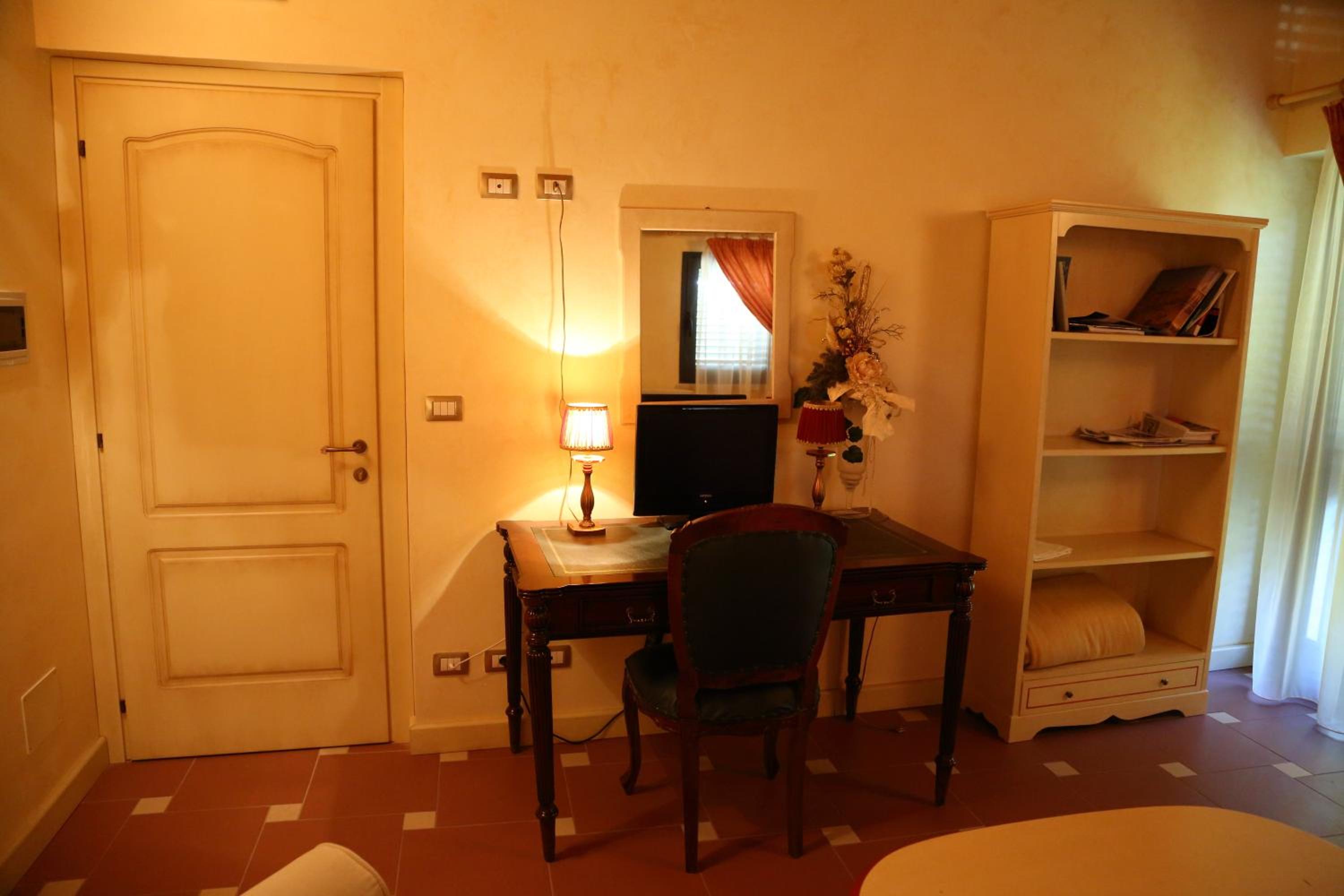 Junior Suite with Balcony photo 1