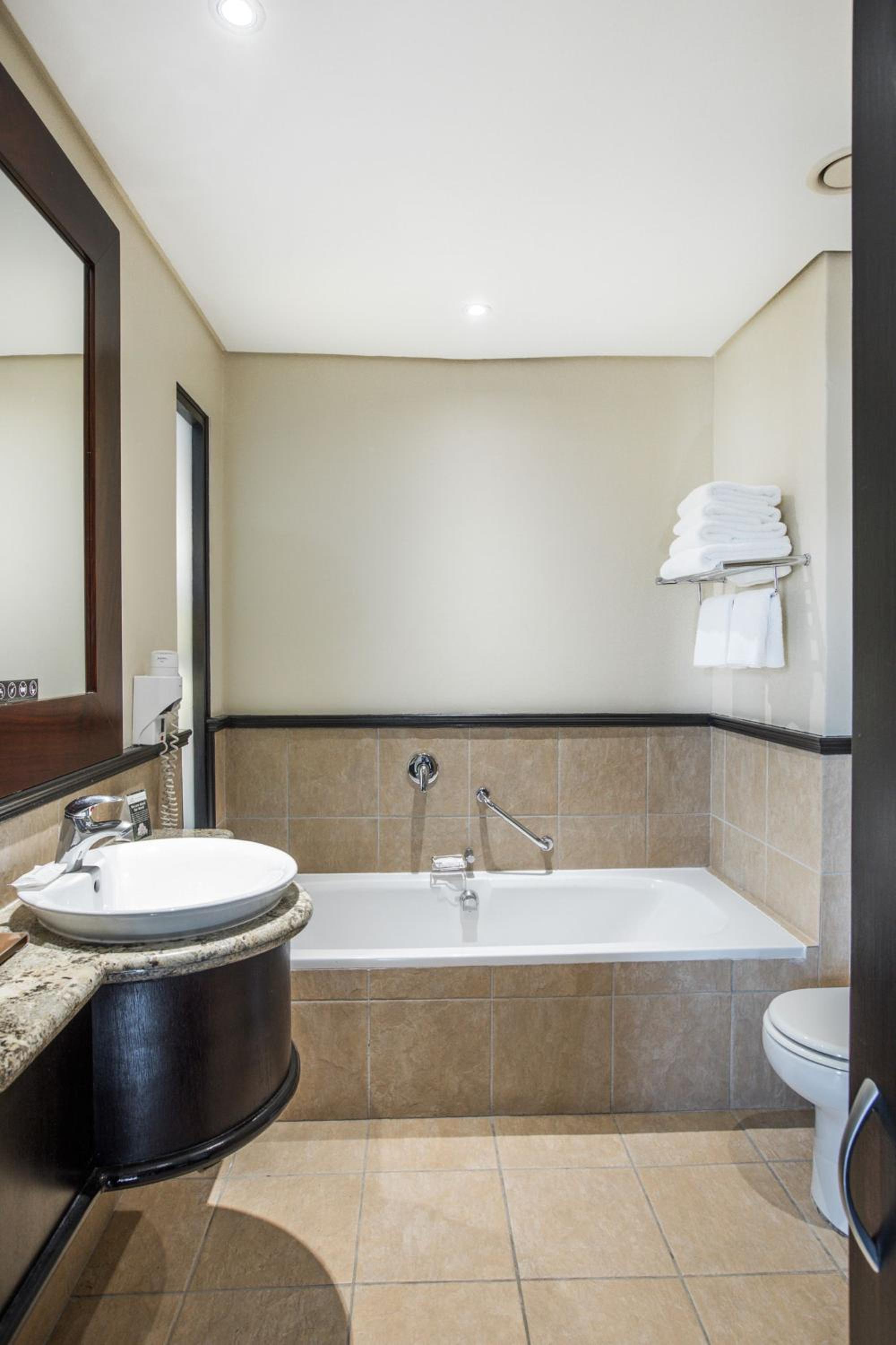 Standard Double or Twin Room - Photo 6