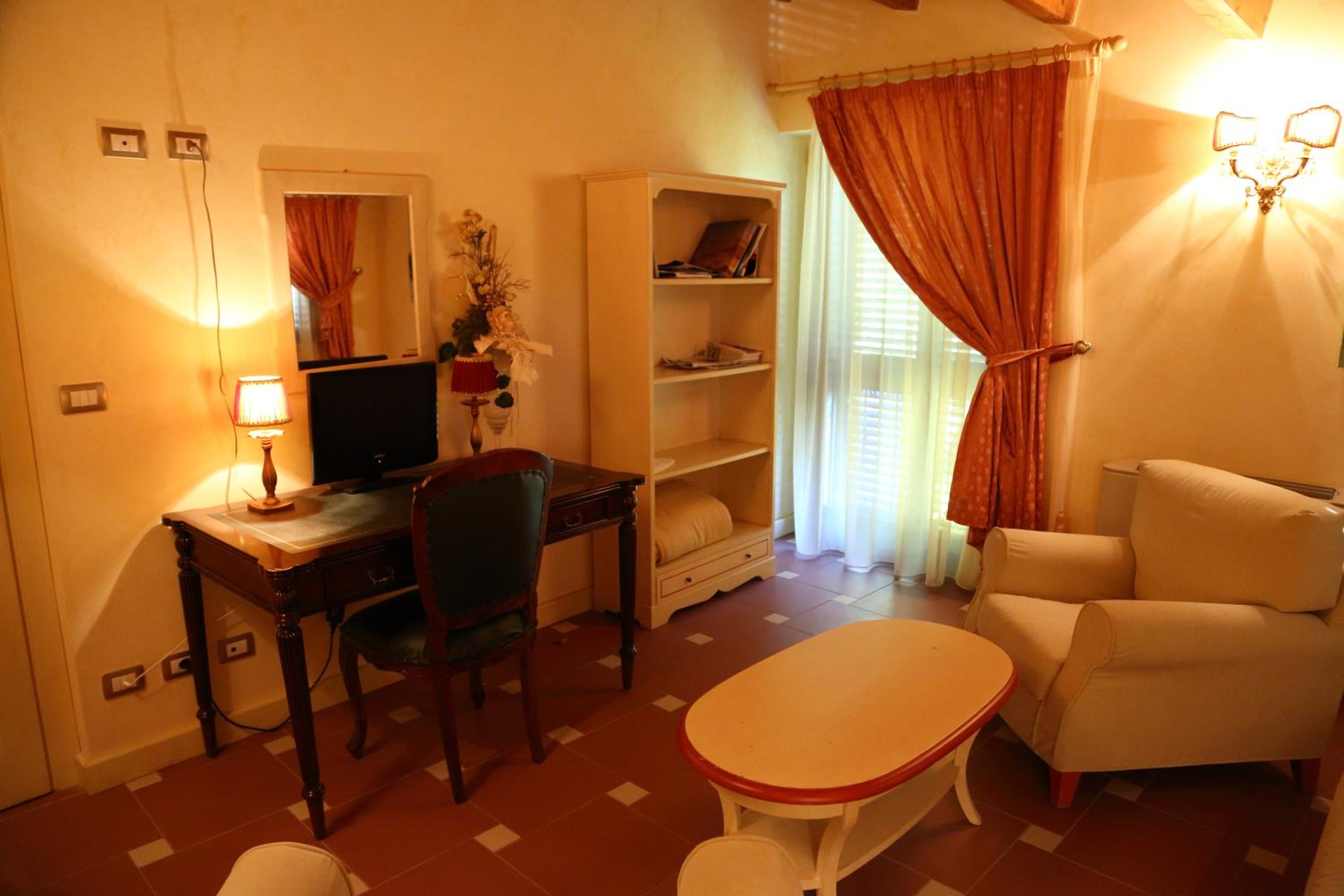 Junior Suite with Balcony photo 2