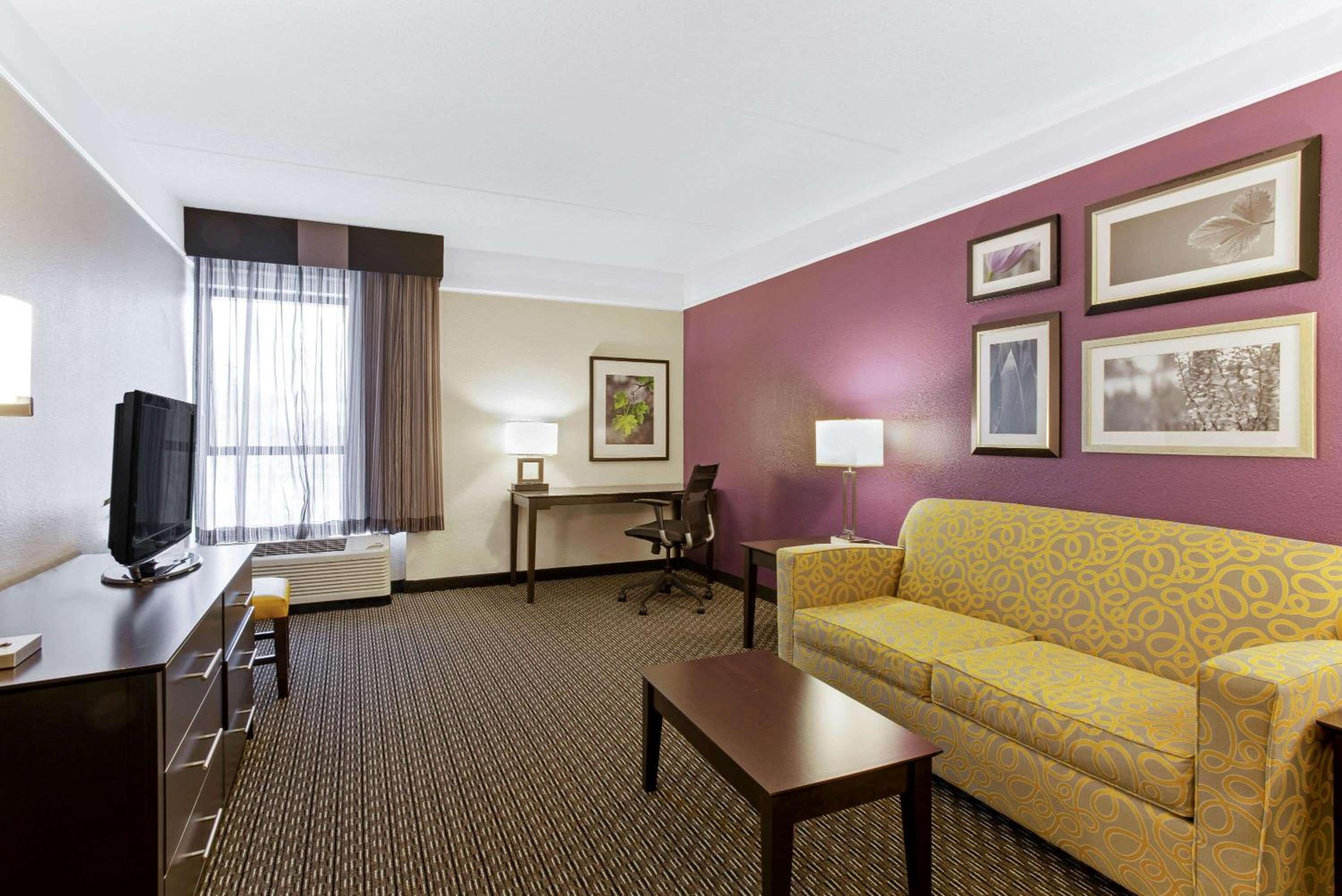 One-Bedroom King Suite - Non-Smoking - Photo 1