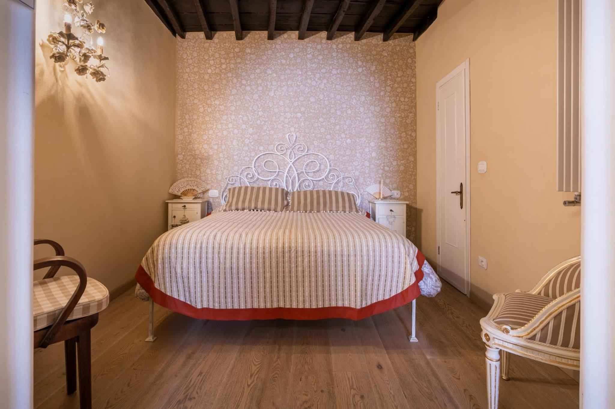 One-Bedroom Apartment - Photo 2