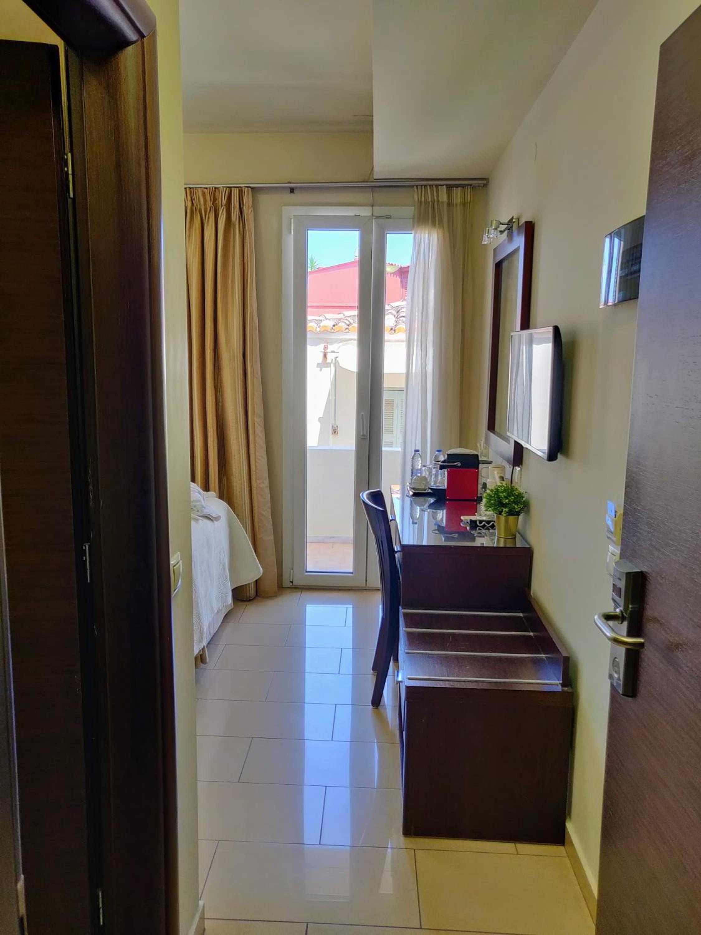 Standard Double Room with Balcony, photo 7