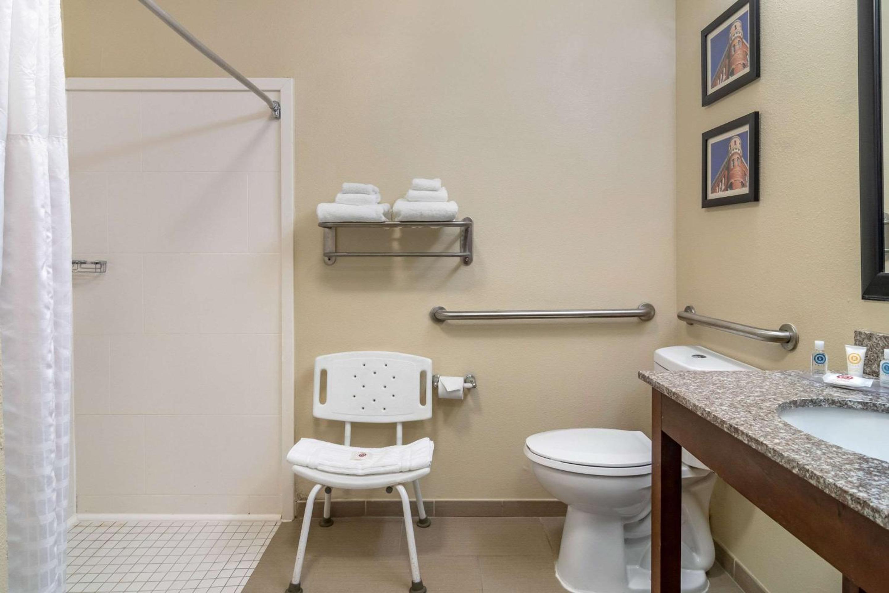 King Room - Accessible/Non-Smoking - Photo 5