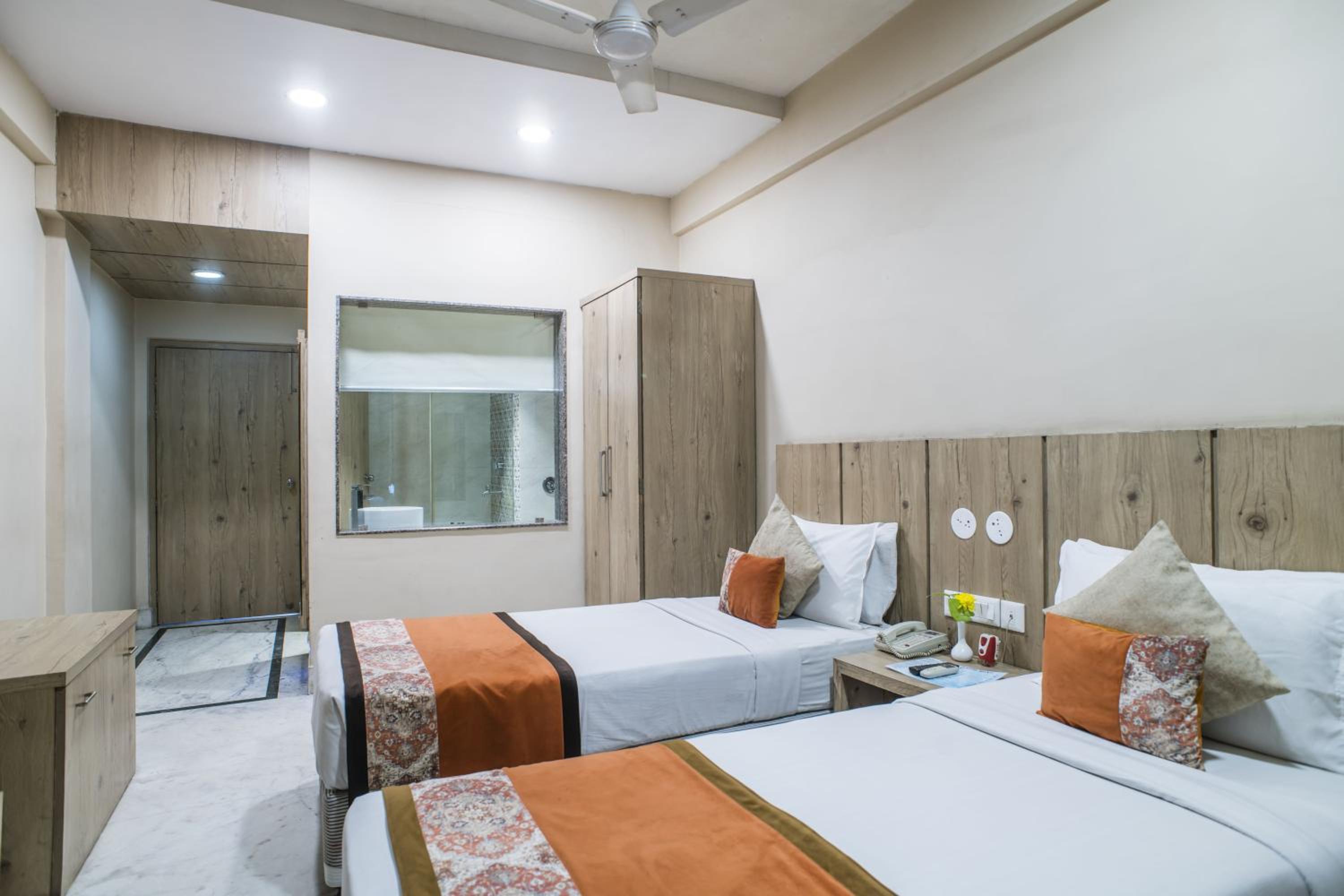 Deluxe Room - Photo 2