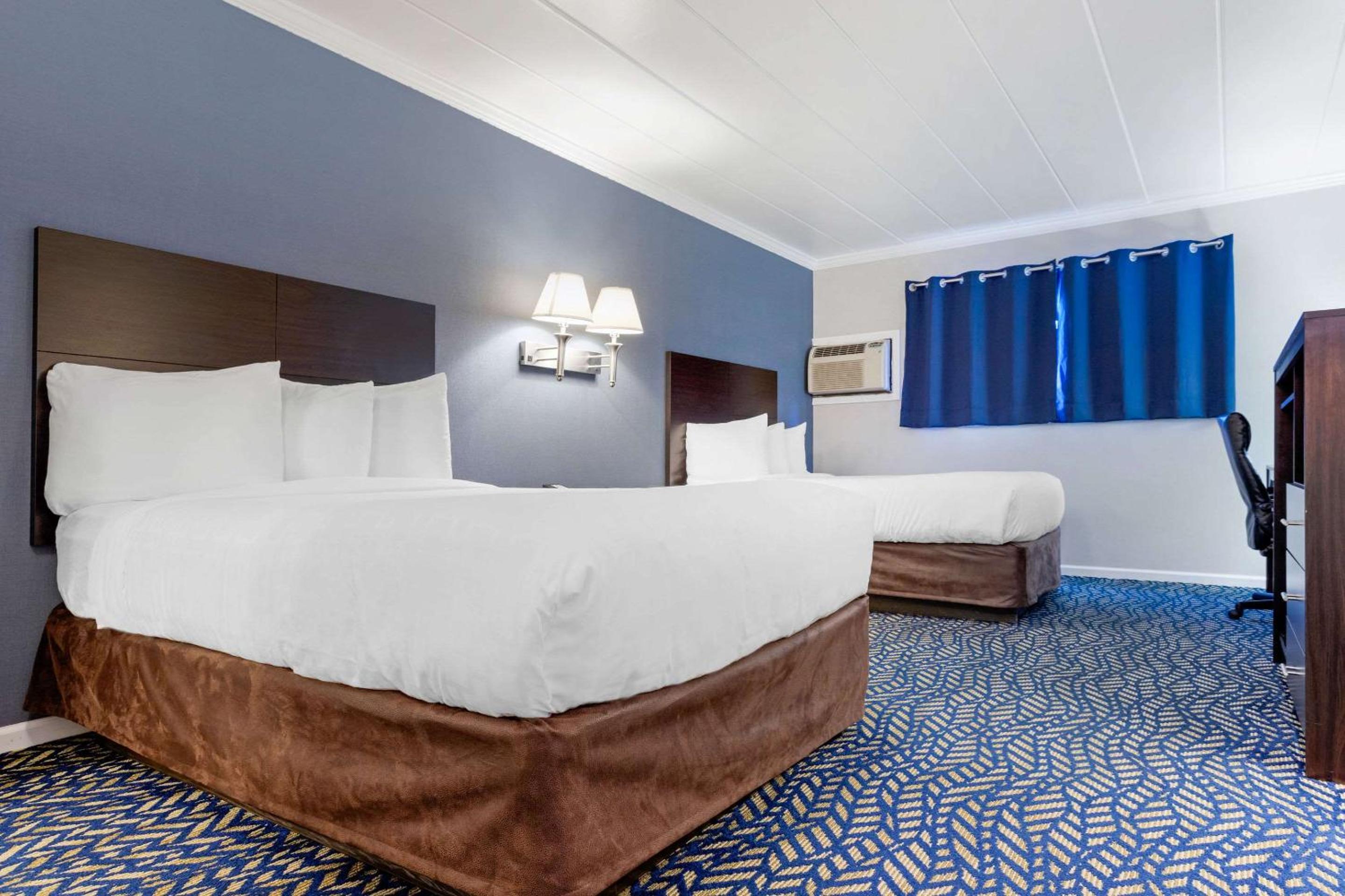 Double Room with Two Double Beds - Non-Smoking - Photo 1