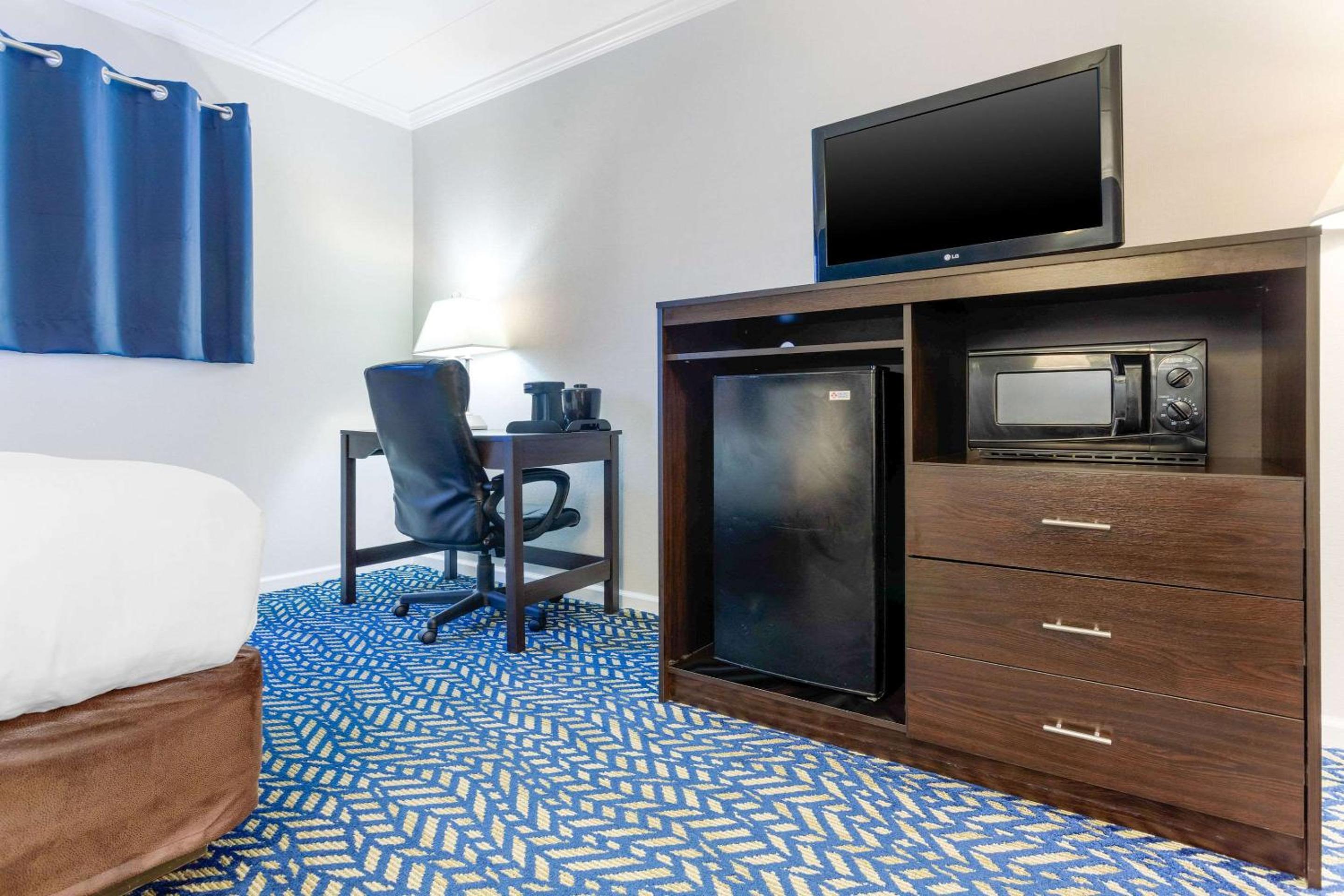 Double Room with Two Double Beds - Non-Smoking - Photo 2