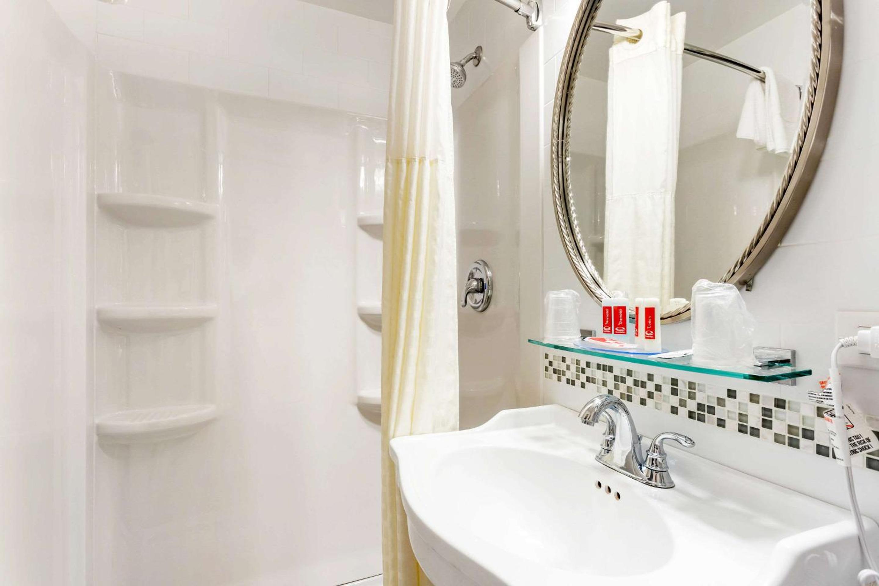 Double Room with Two Double Beds - Non-Smoking - Photo 4