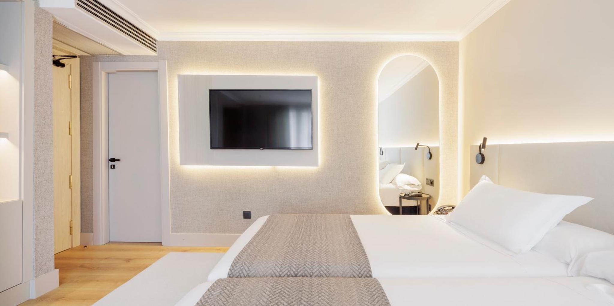 Double or Twin Room - Photo 4