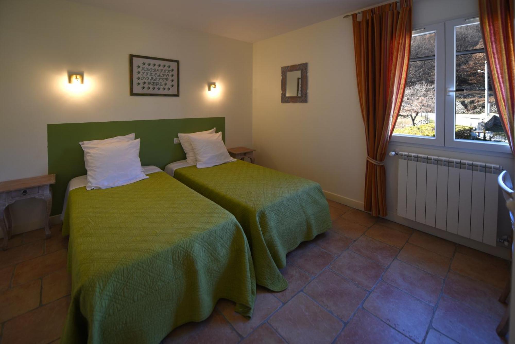 Standard Twin Room with Garden View photo 1